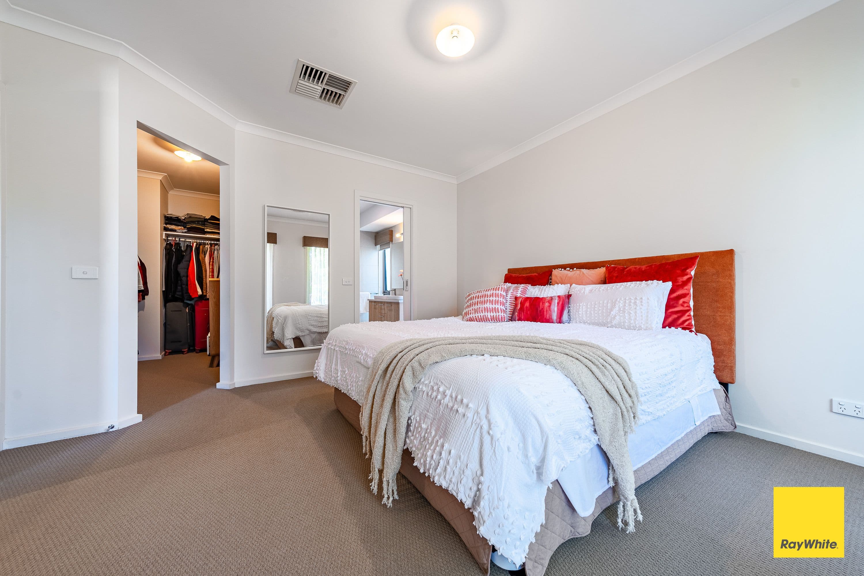 8 Ironhill Close, White Hills VIC 3550, White Hills - Thumbnail 3