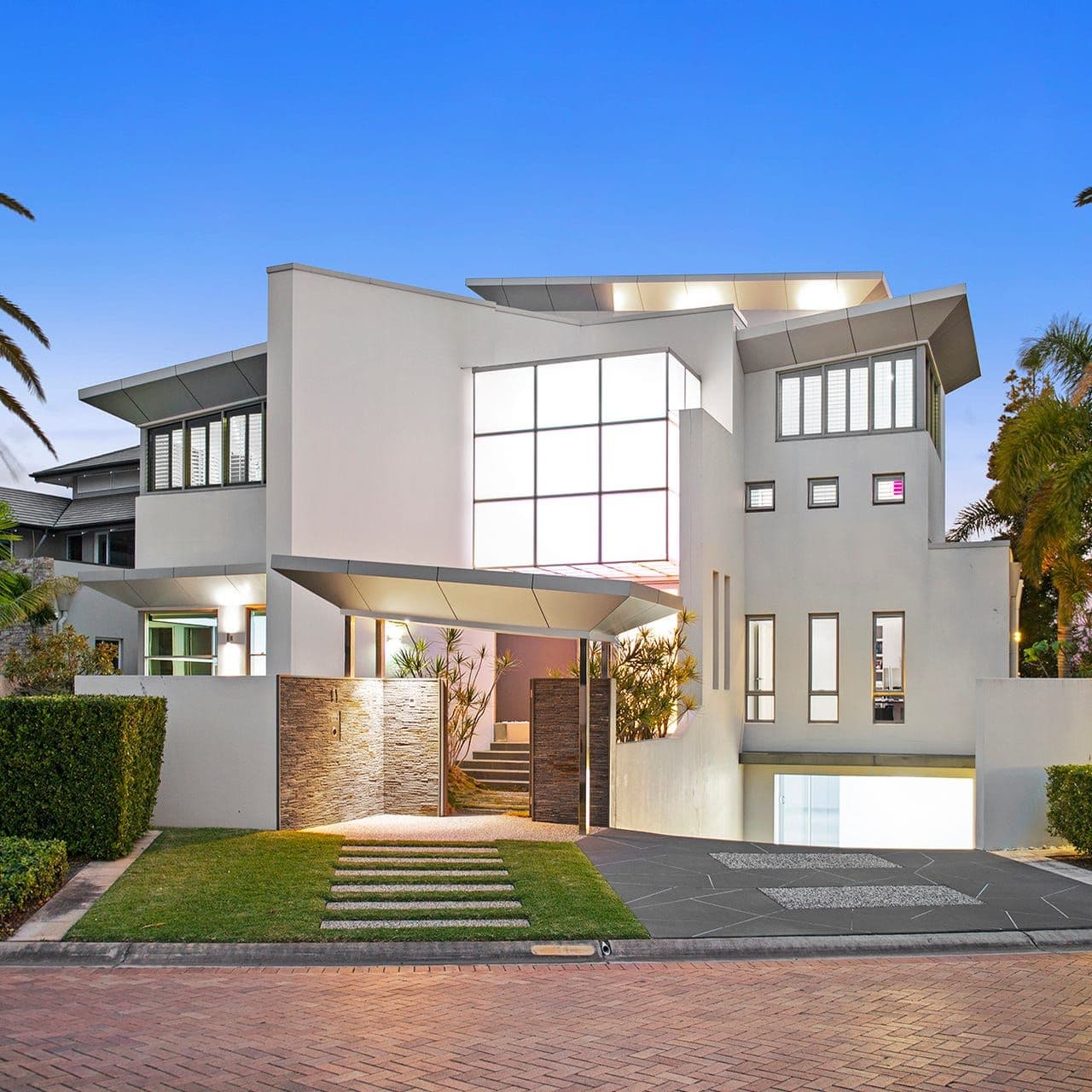 11 Knightsbridge Parade East, Sovereign Islands QLD 4216, Sovereign Islands - Image 1