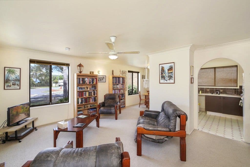 49 Kerry Crescent, Berkeley Vale NSW 2261, Berkeley Vale - Thumbnail 2