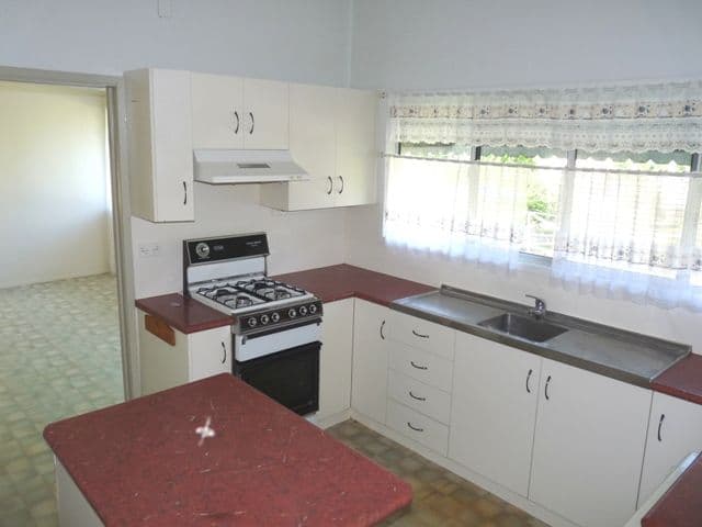 433 Campbell Street, DEPOT HILL QLD 4700, Depot Hill - Thumbnail 3