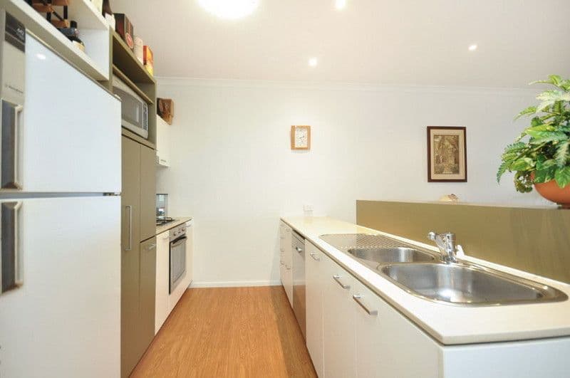 136 Akonna St (Bay Tce Appartments), WYNNUM QLD 4178, Wynnum - Thumbnail 3