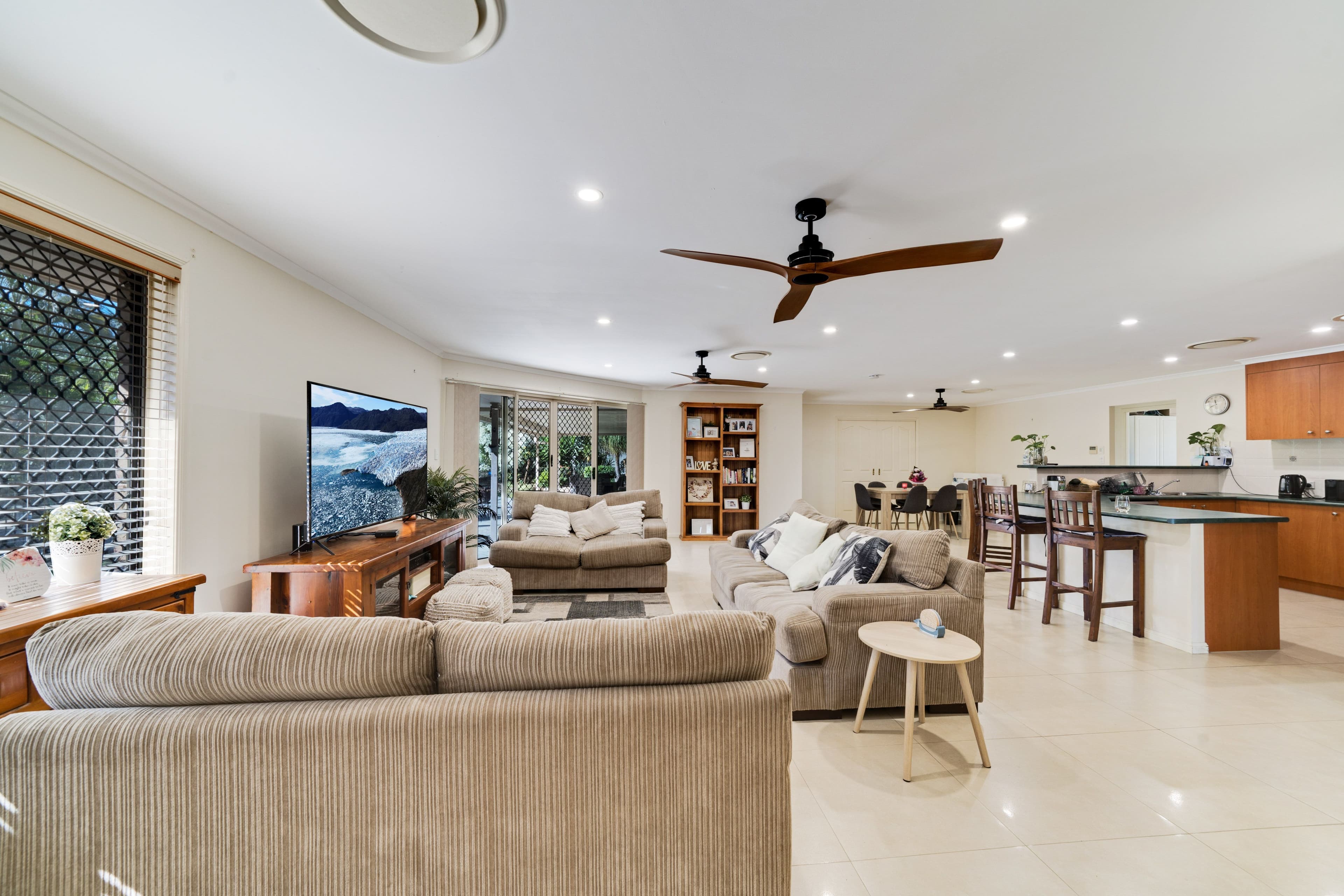 7 Whistler Close, Heritage Park QLD 4118, Heritage Park - Thumbnail 2