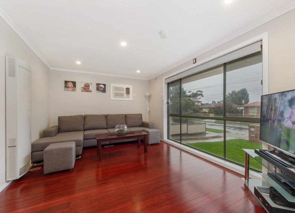 19 Lovell Drive, St Albans VIC 3021, St Albans - Thumbnail 2