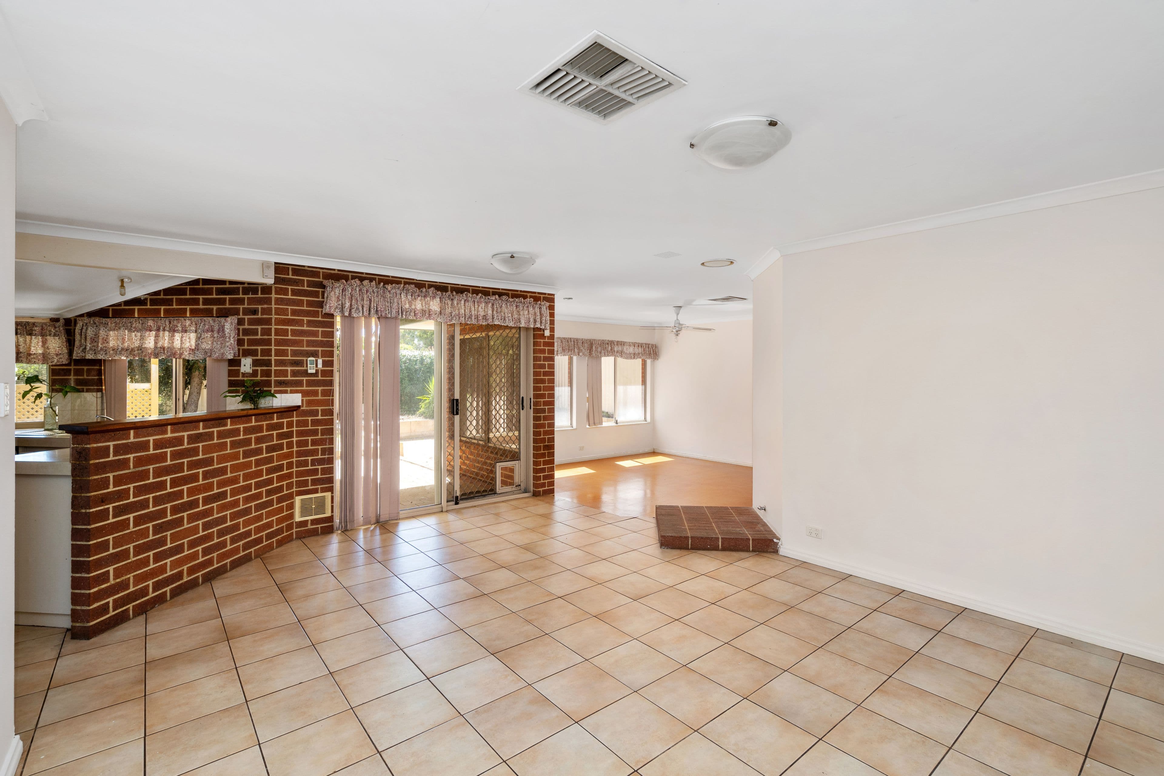 60 Hillcrest Road, Alexander Heights WA 6064, Alexander Heights - Thumbnail 5