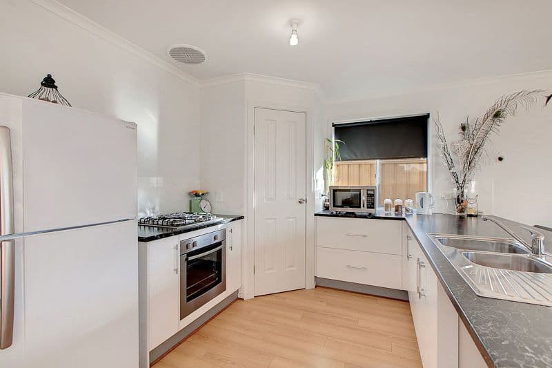 34 Yarr Crescent, Seaford Meadows SA 5169, Seaford Meadows - Thumbnail 2