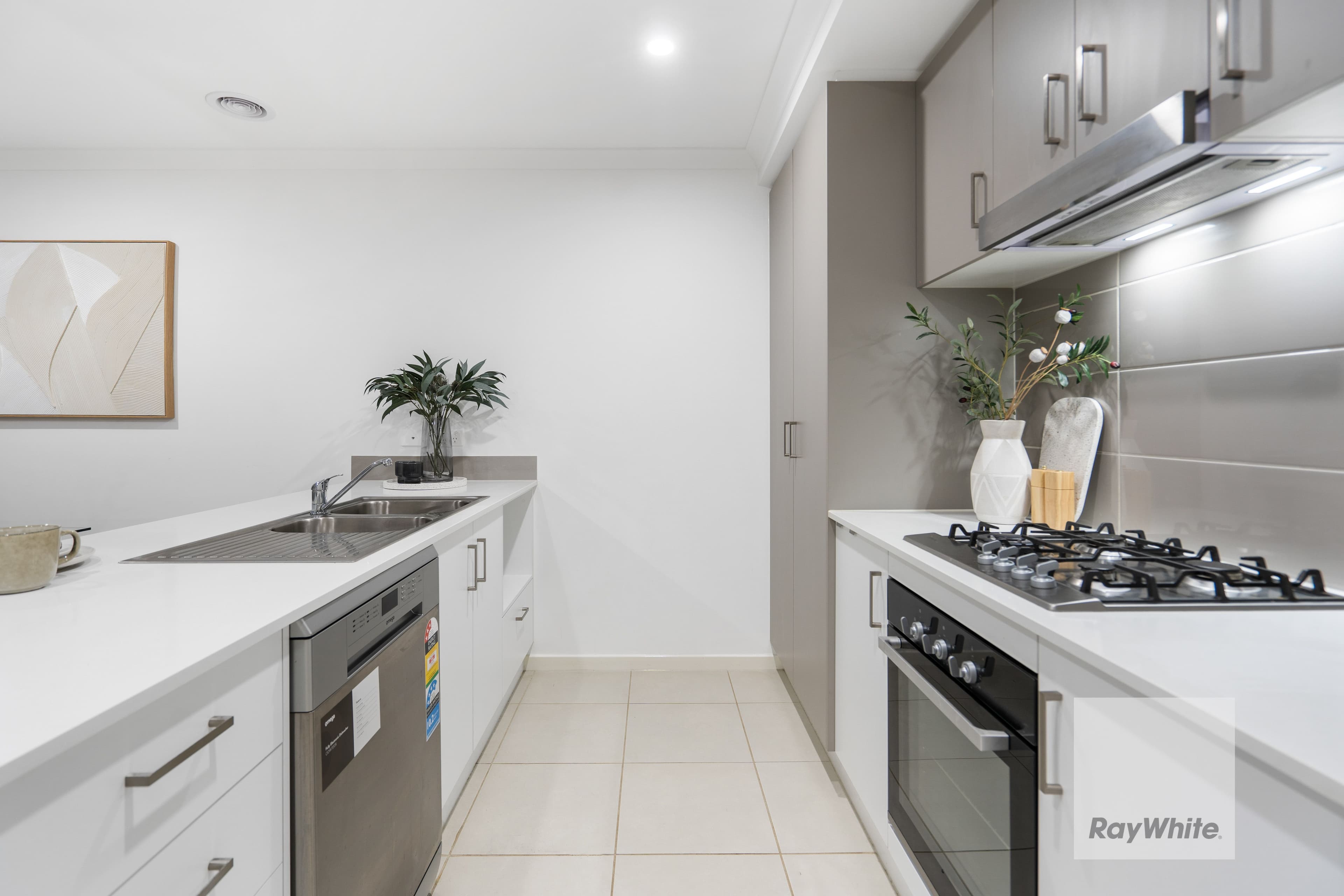 15 Lynwood Drive, THORNHILL PARK VIC 3335, Thornhill Park - Thumbnail 2