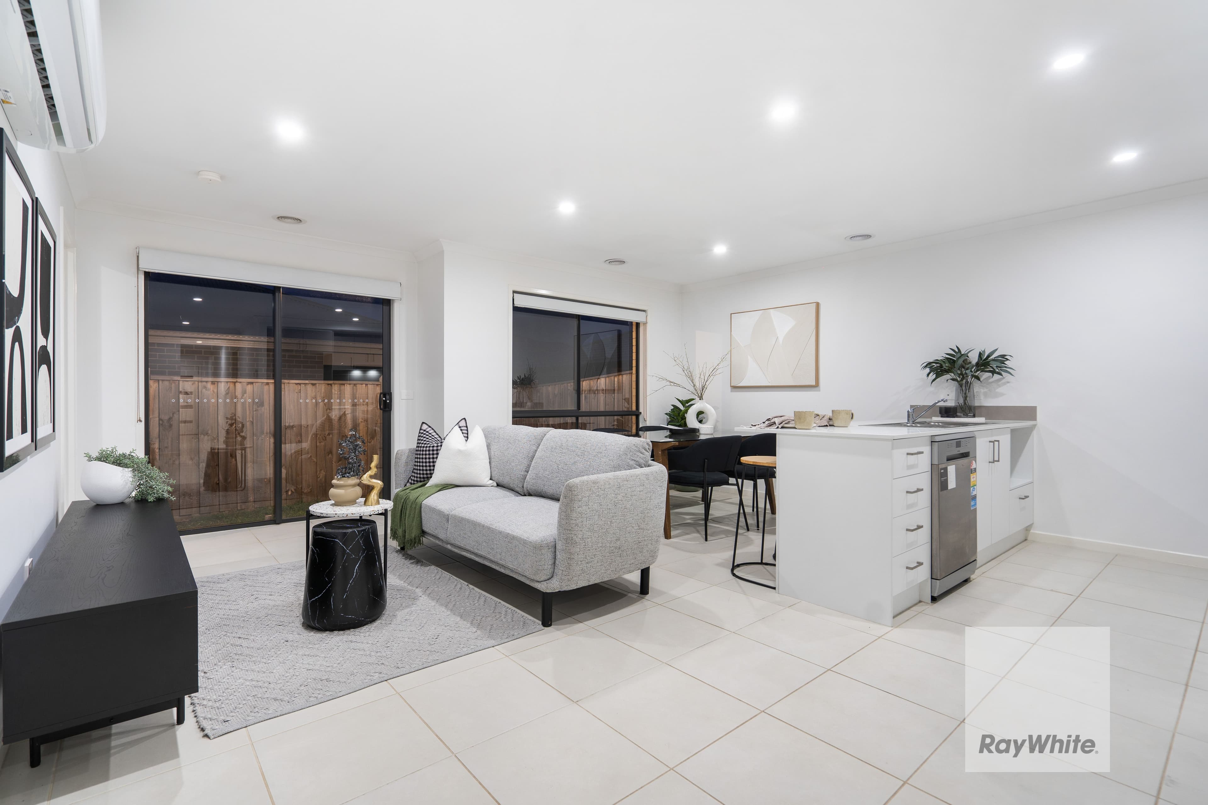 15 Lynwood Drive, THORNHILL PARK VIC 3335, Thornhill Park - Thumbnail 3