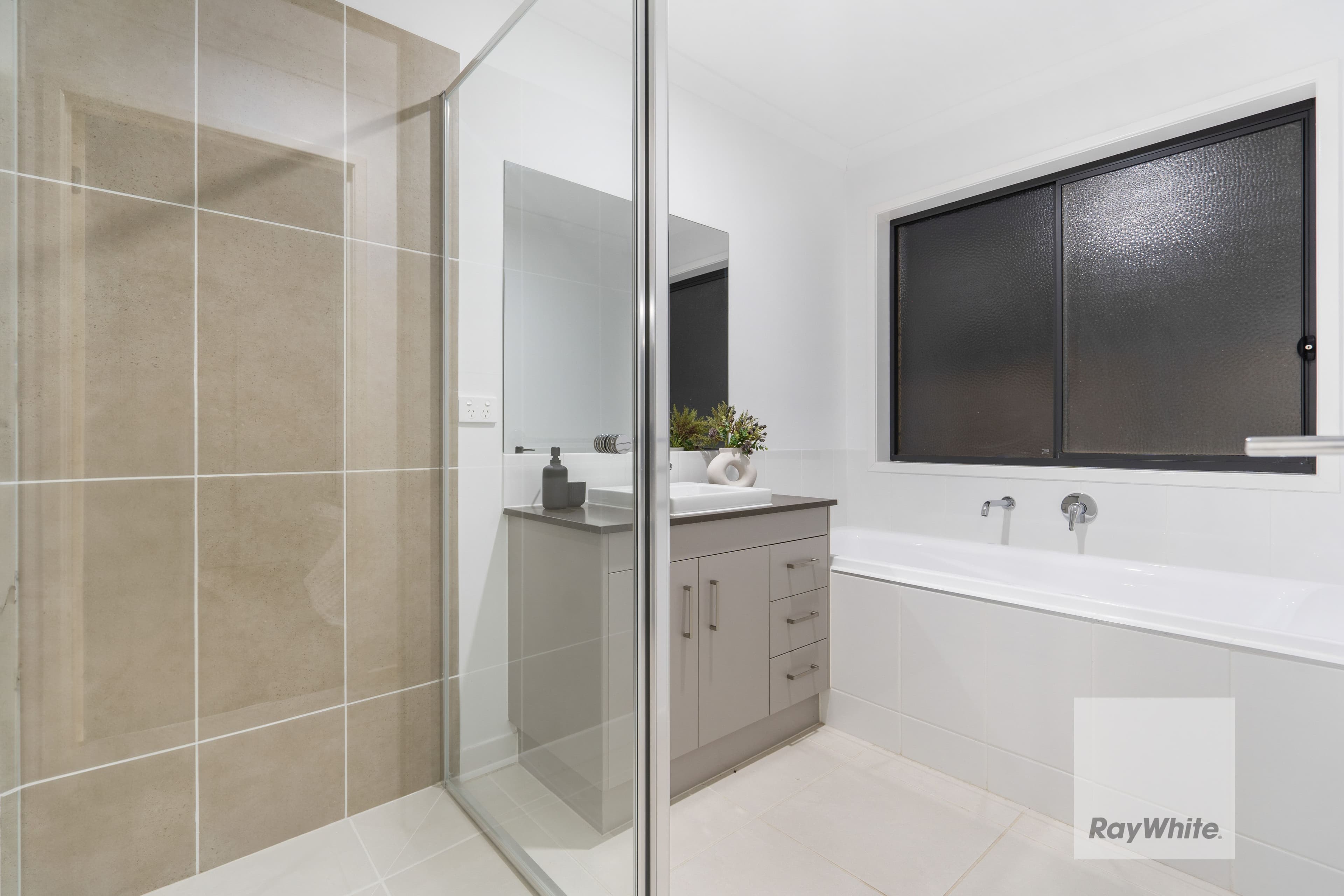15 Lynwood Drive, THORNHILL PARK VIC 3335, Thornhill Park - Thumbnail 8