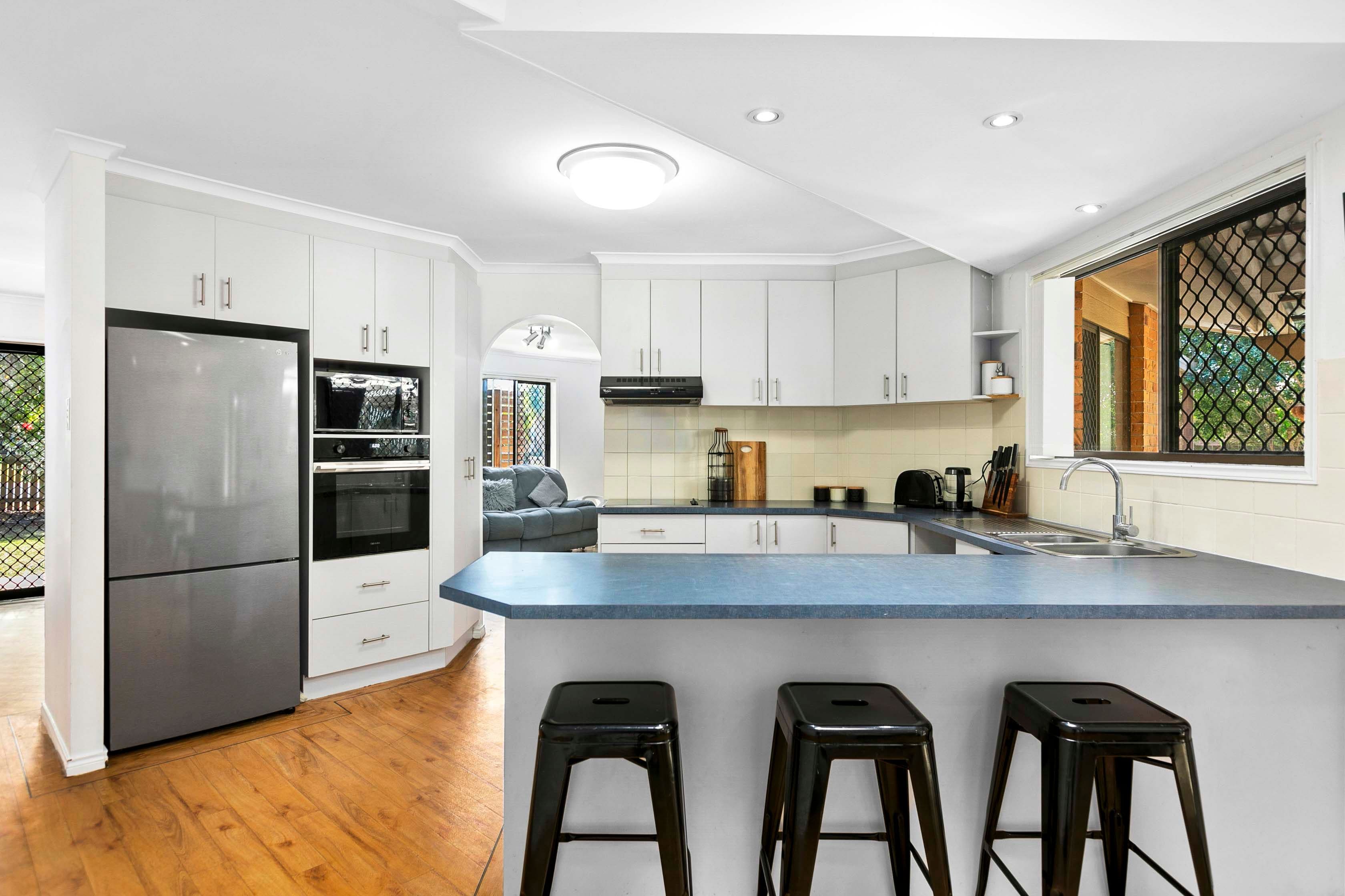 42 Limpus Street, Urangan QLD 4655, Urangan - Thumbnail 3