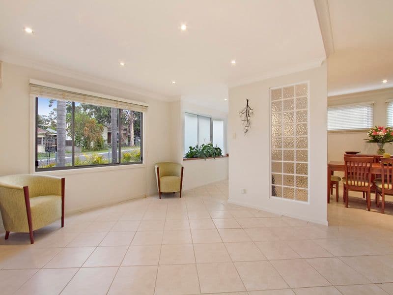 25 Gailes Street, SUTHERLAND NSW 2232, Sutherland - Thumbnail 2