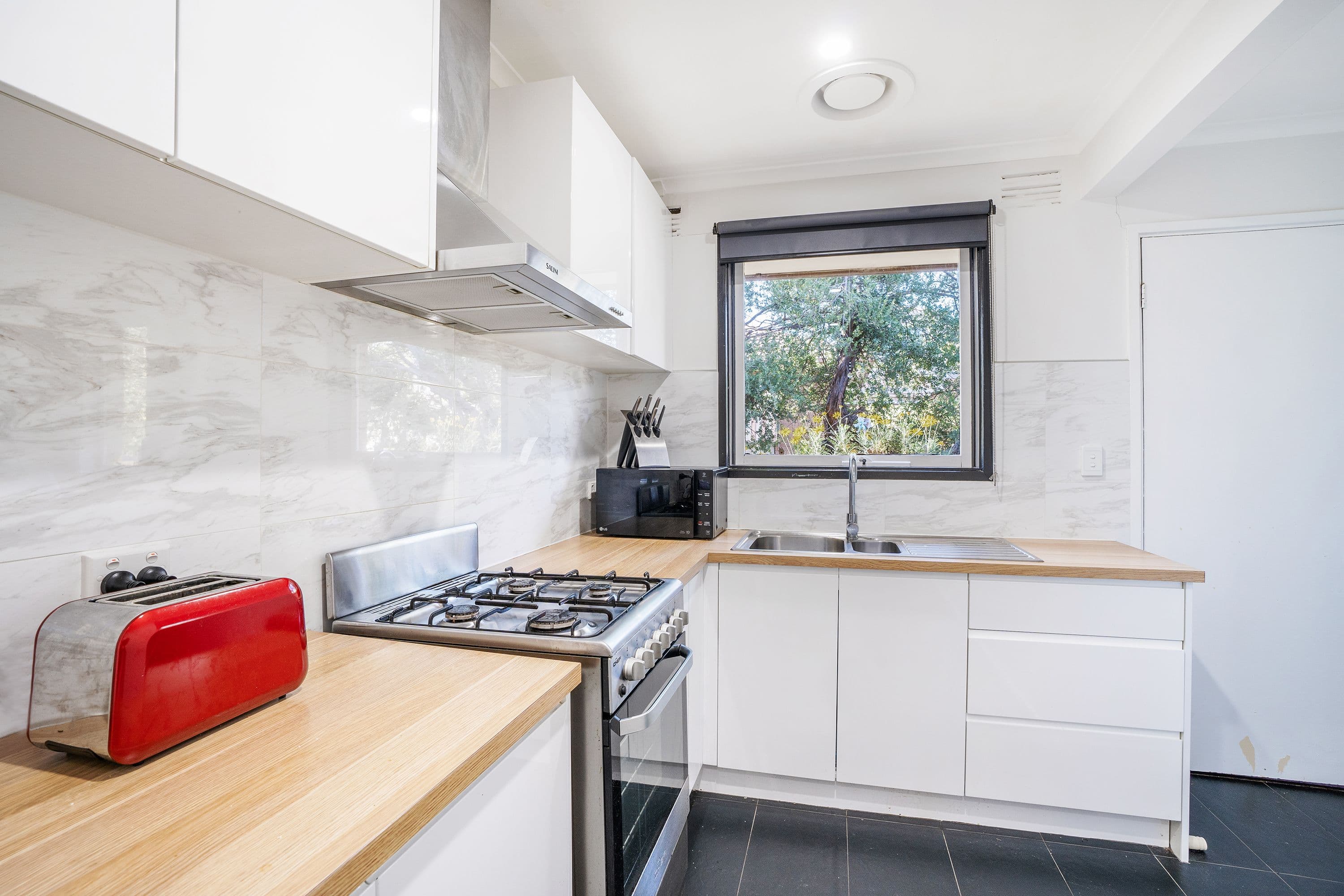 39 Arlington Street, Ringwood VIC 3134, Ringwood - Thumbnail 2