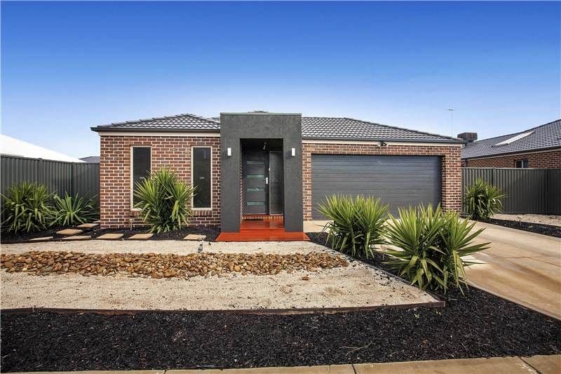 21 Grandlakes Way, LARA VIC 3212, Lara - Image 1