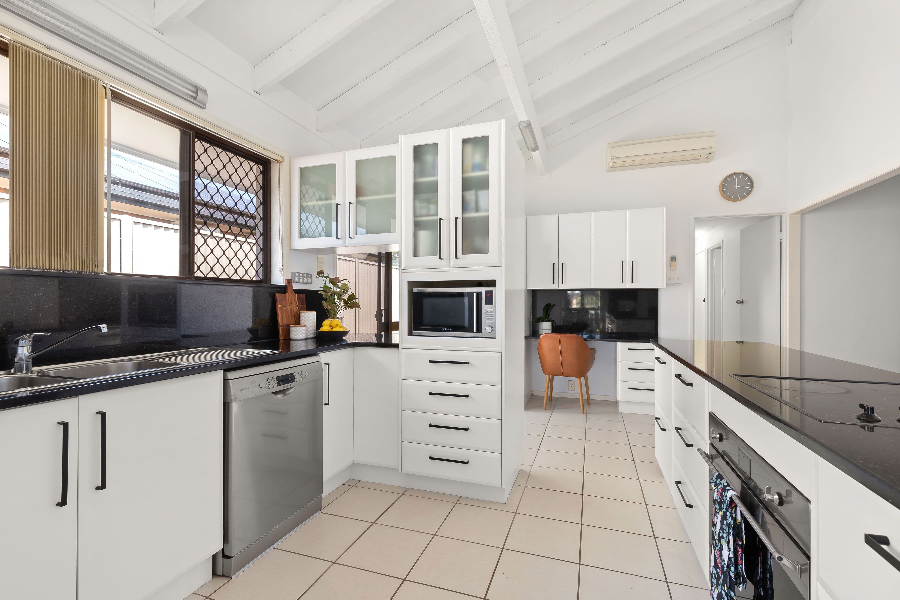 18 Whites Road, Chermside West QLD 4032, Chermside West - Thumbnail 5