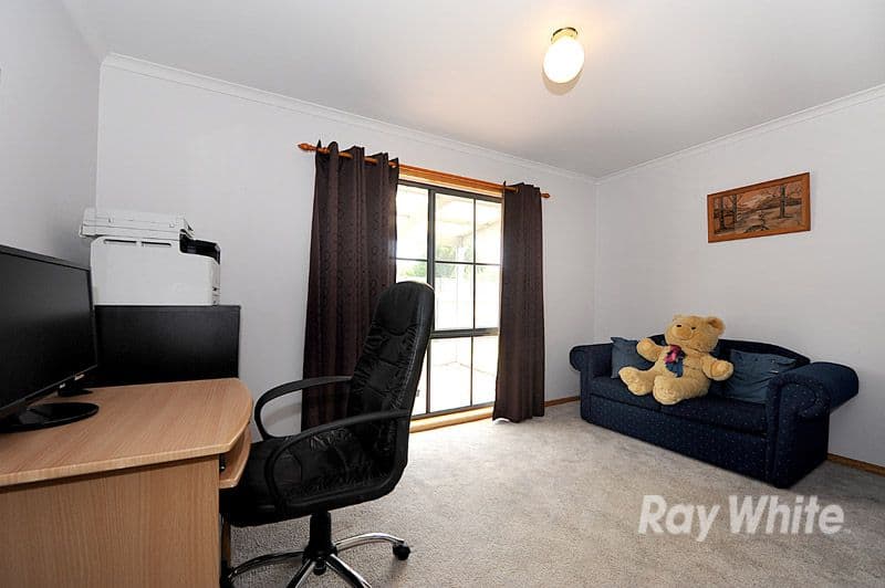 10 England Walk, NARRE WARREN SOUTH VIC 3805, Narre Warren South - Thumbnail 5