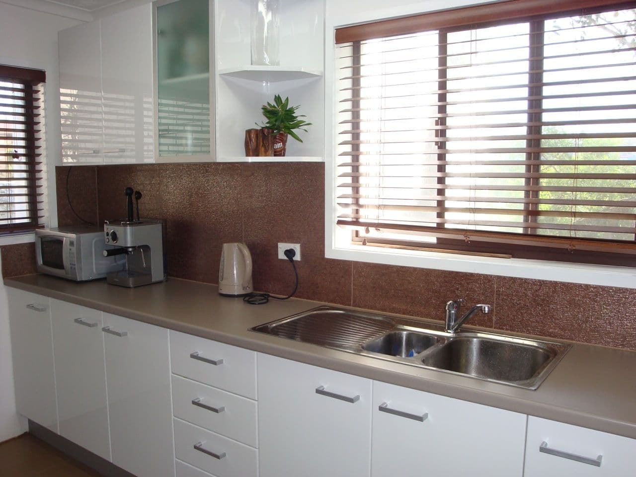 8 Baker Avenue, Labrador QLD 4215, Labrador - Thumbnail 2