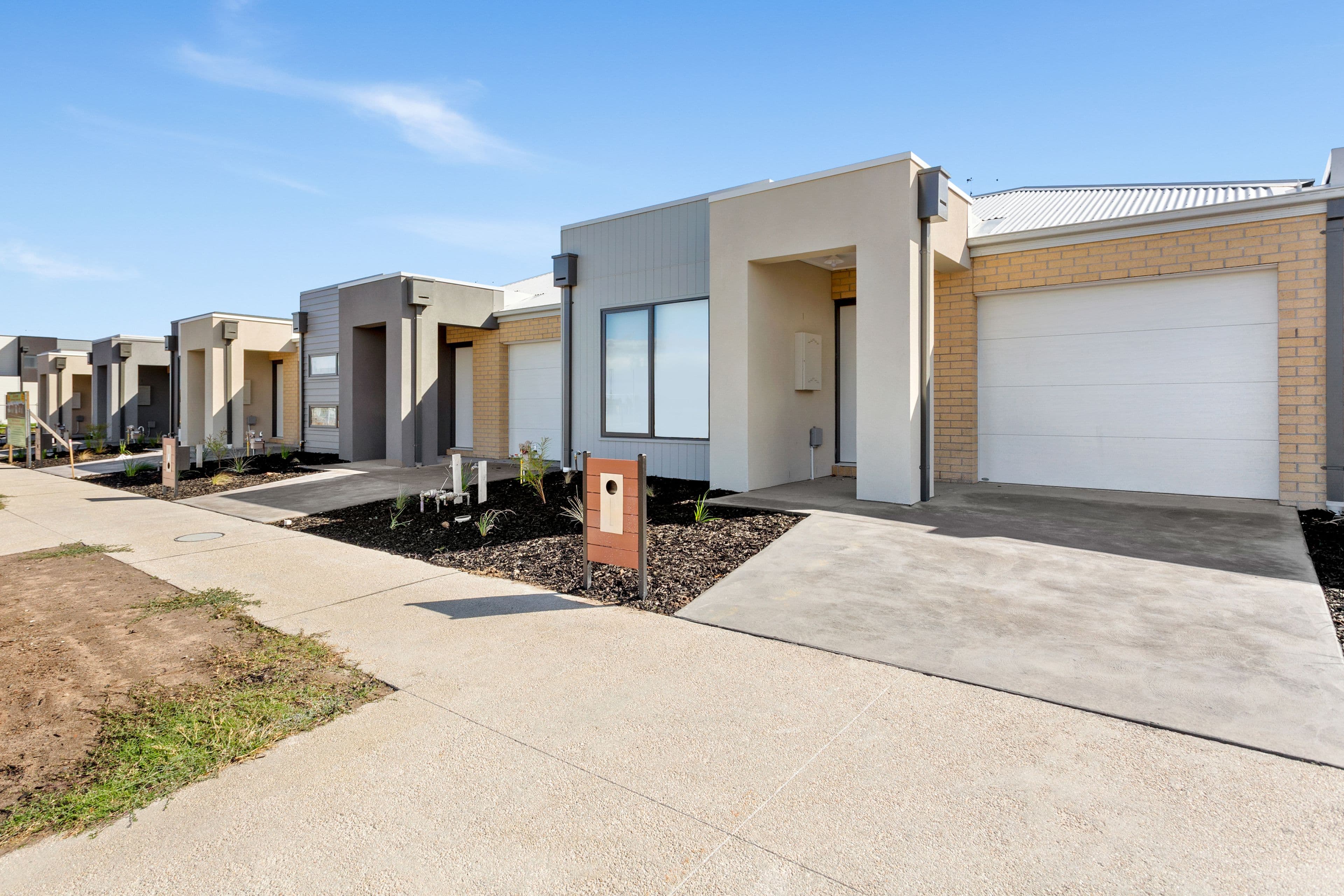 18 Hampstead Street, Pakenham VIC 3810, Pakenham - Thumbnail 2