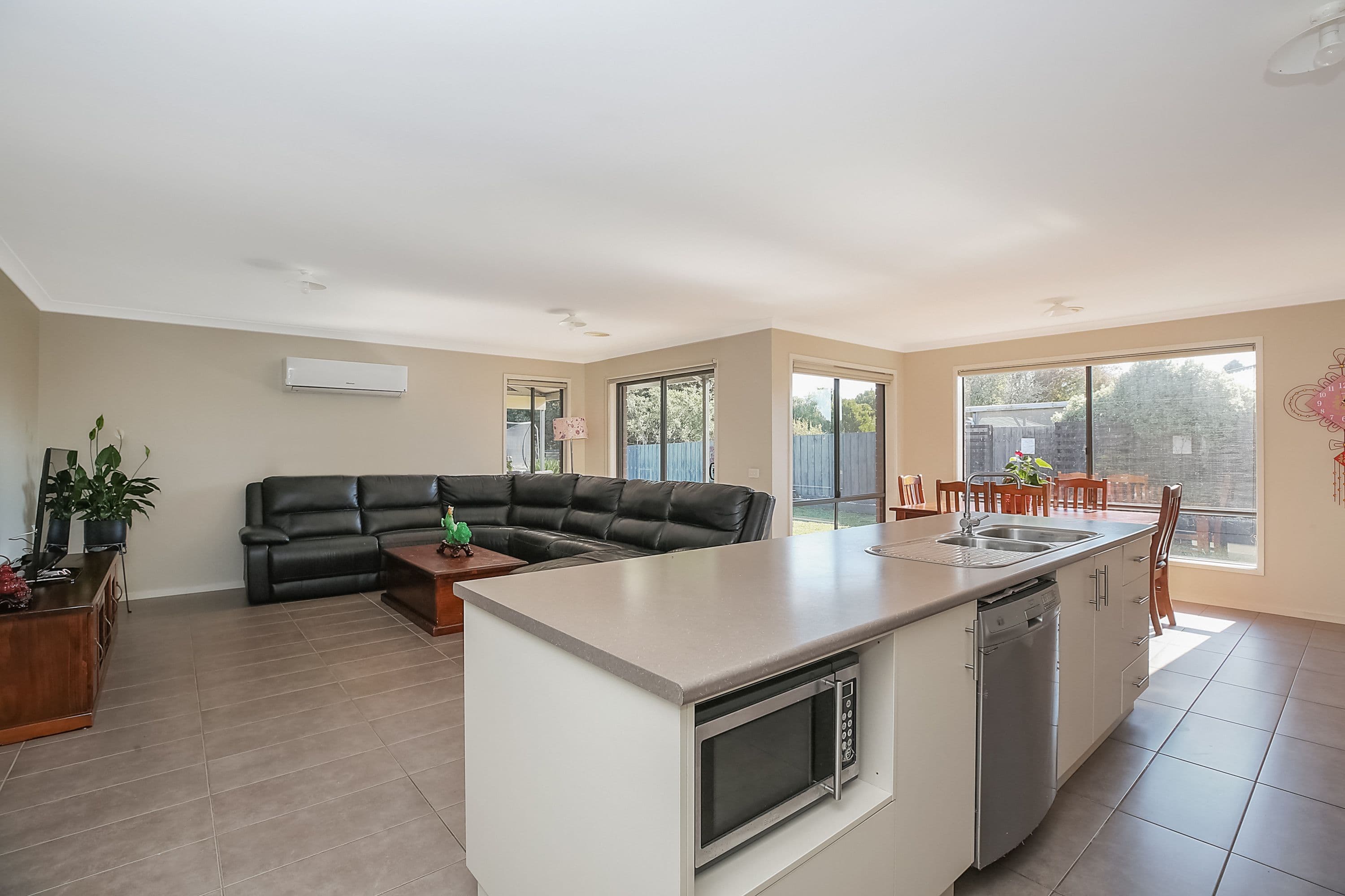 75 Polwarth Street South, Colac VIC 3250, Colac - Thumbnail 3