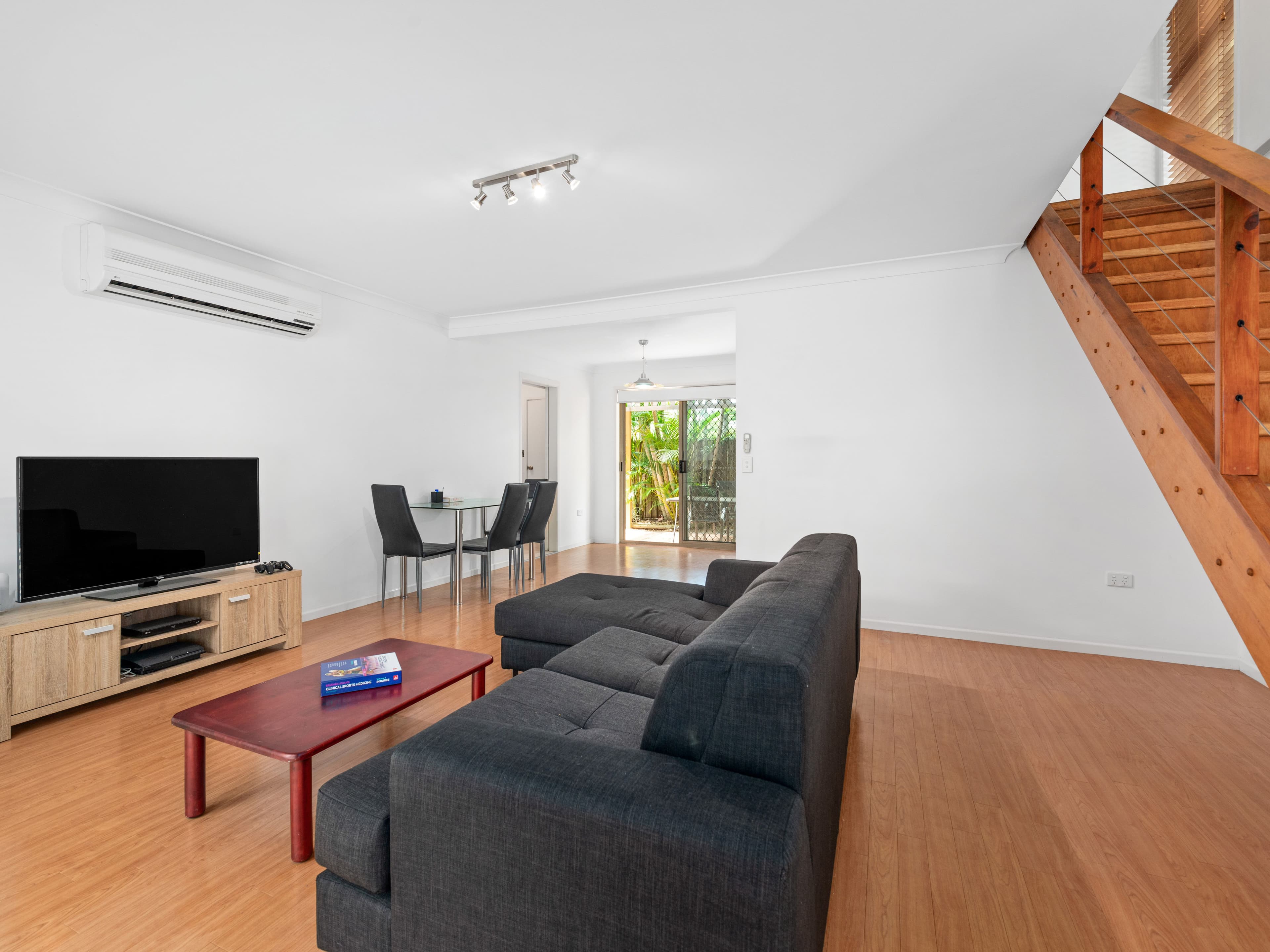 16 Elwell Street, Morningside QLD 4170, Morningside - Thumbnail 2