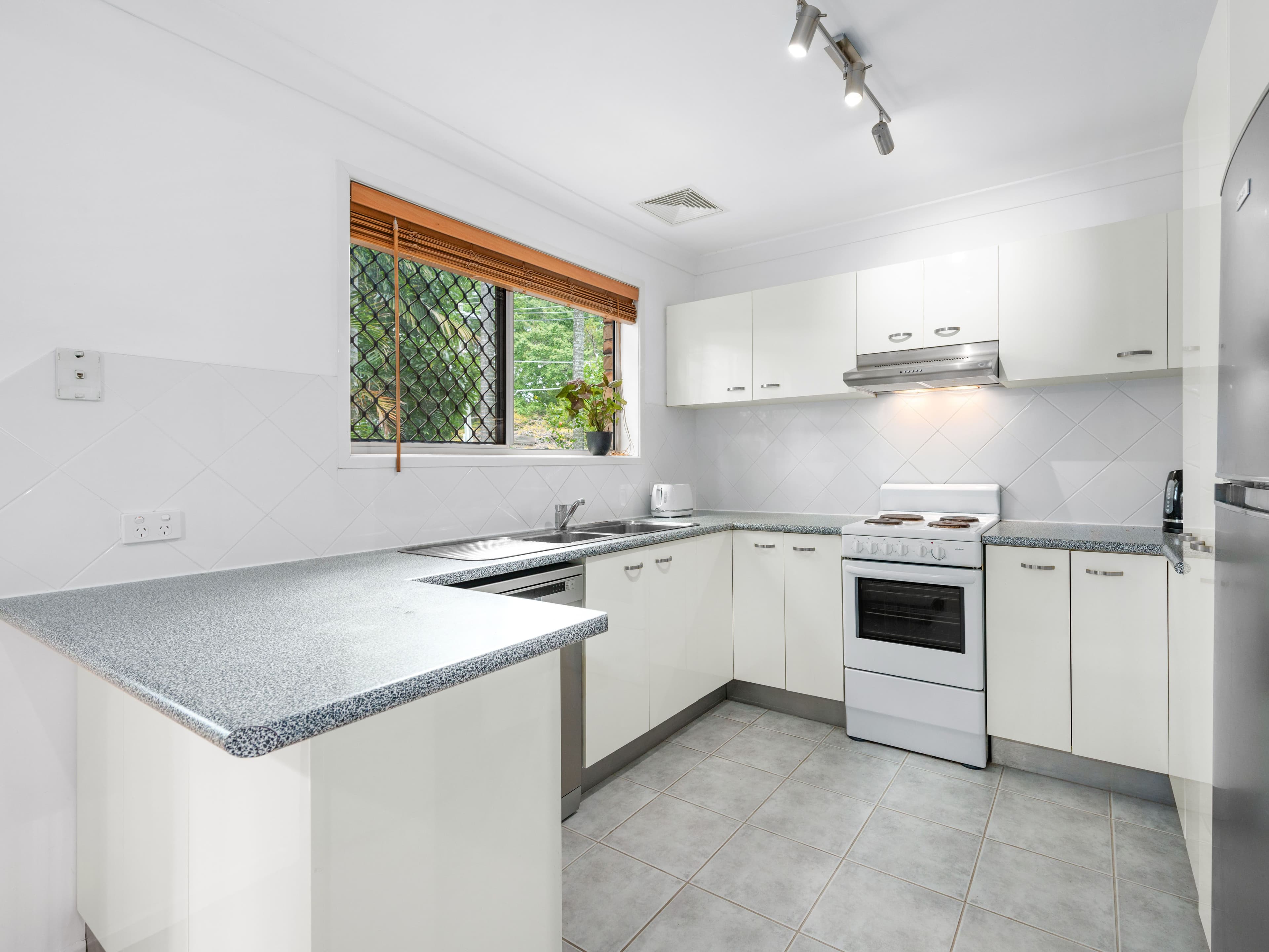 16 Elwell Street, Morningside QLD 4170, Morningside - Thumbnail 6