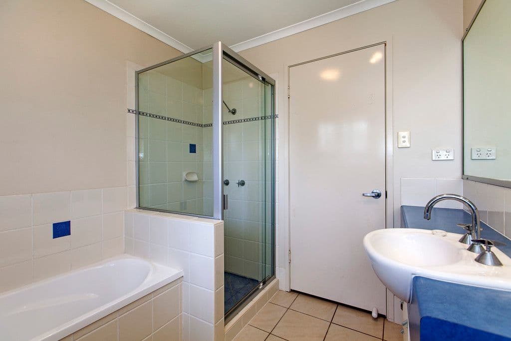  586 Manly Road, WAKERLEY QLD 4154, Wakerley - Thumbnail 8