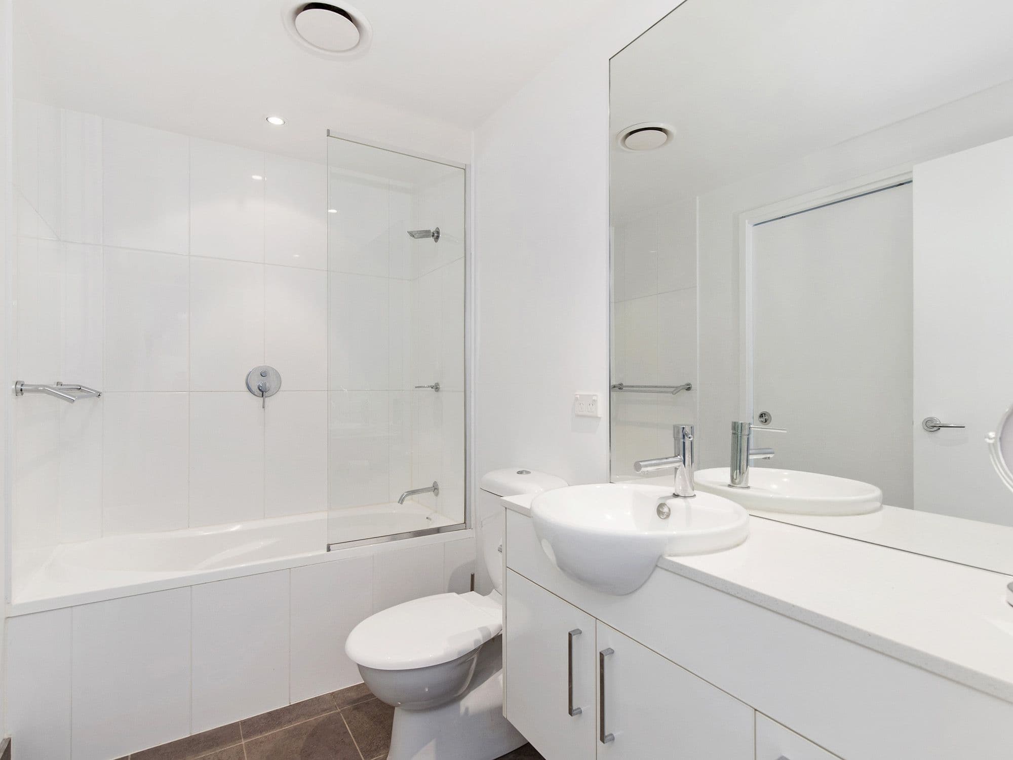 2 East Quay Drive, Biggera Waters QLD 4216, Biggera Waters - Thumbnail 7
