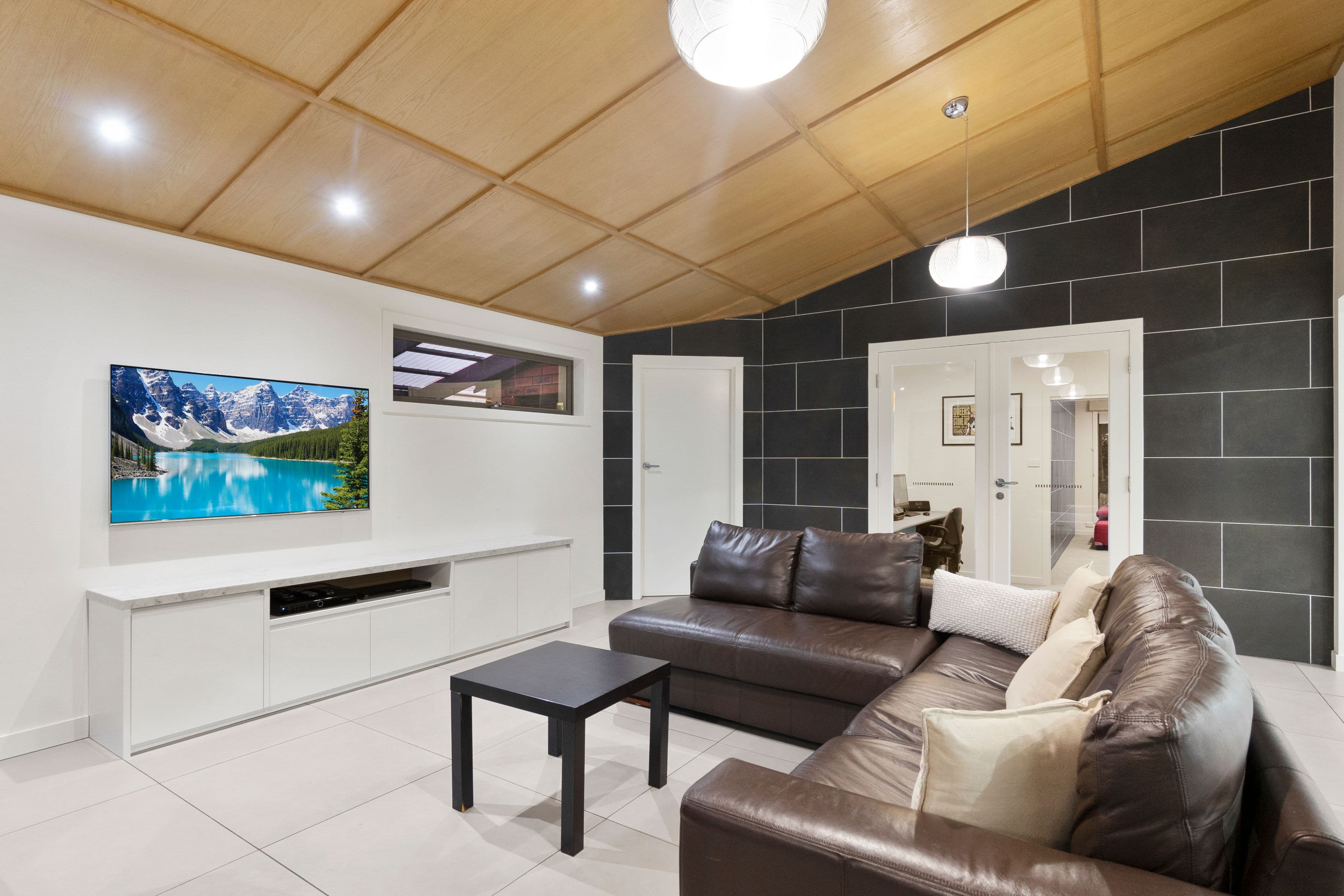 64 Russell Street, Werribee VIC 3030, Werribee - Thumbnail 3