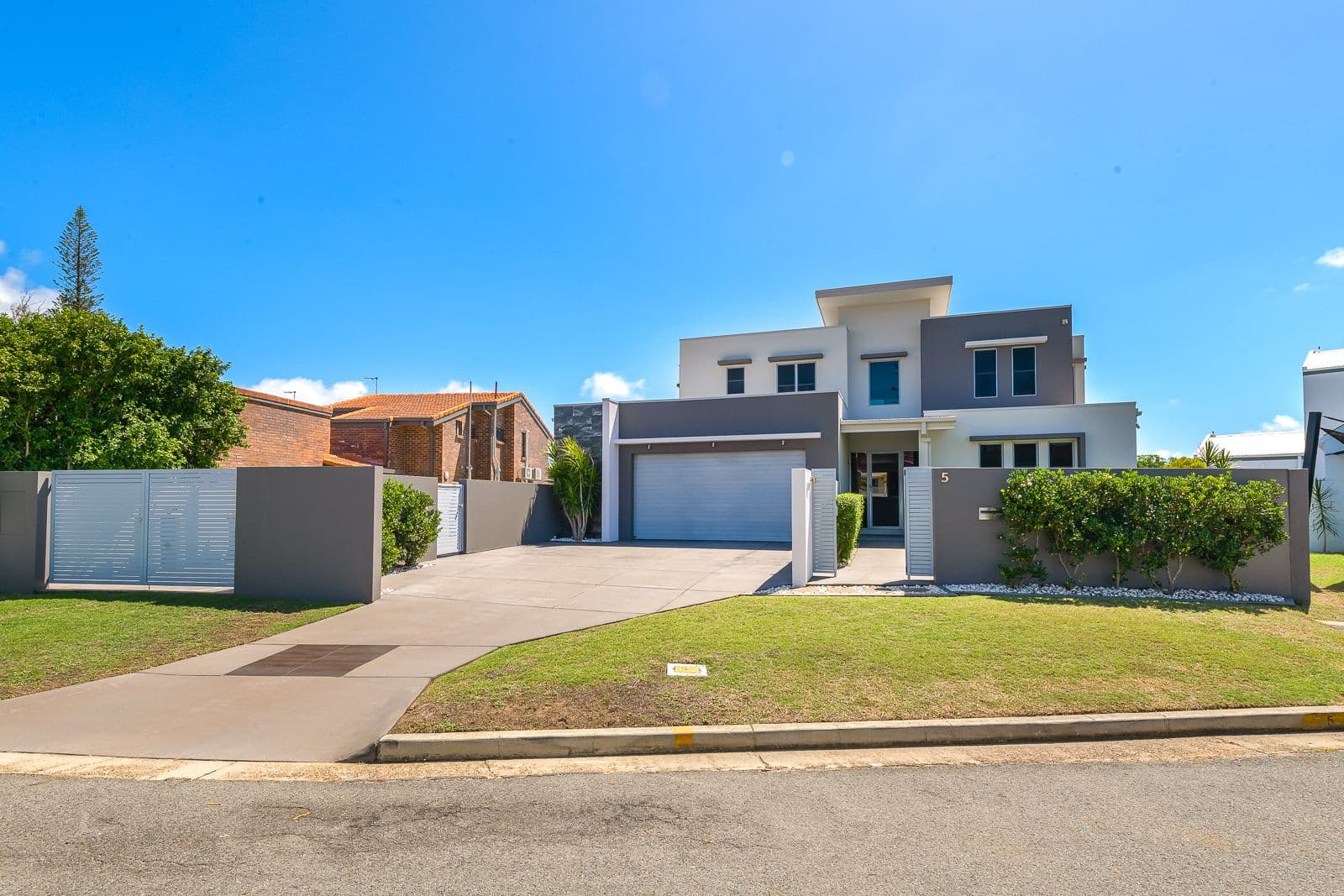 5 Markham Avenue, Runaway Bay QLD 4216, Runaway Bay - Thumbnail 4