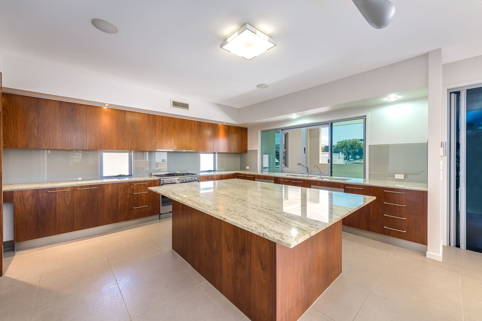 5 Markham Avenue, Runaway Bay QLD 4216, Runaway Bay - Thumbnail 5