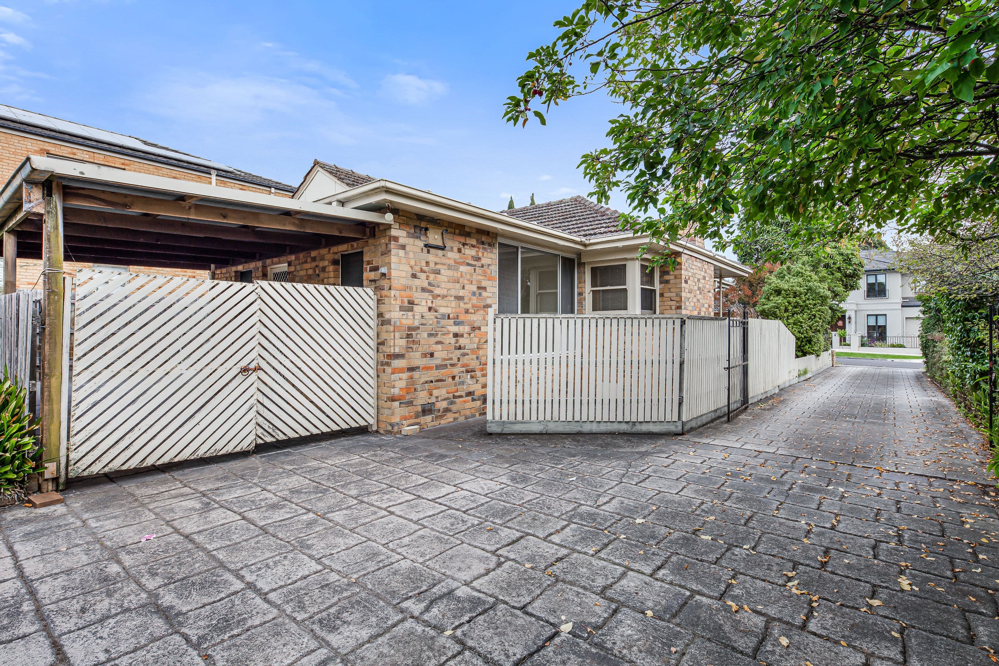 4 Glenmore Grove, Mount Waverley VIC 3149, Mount Waverley - Thumbnail 2