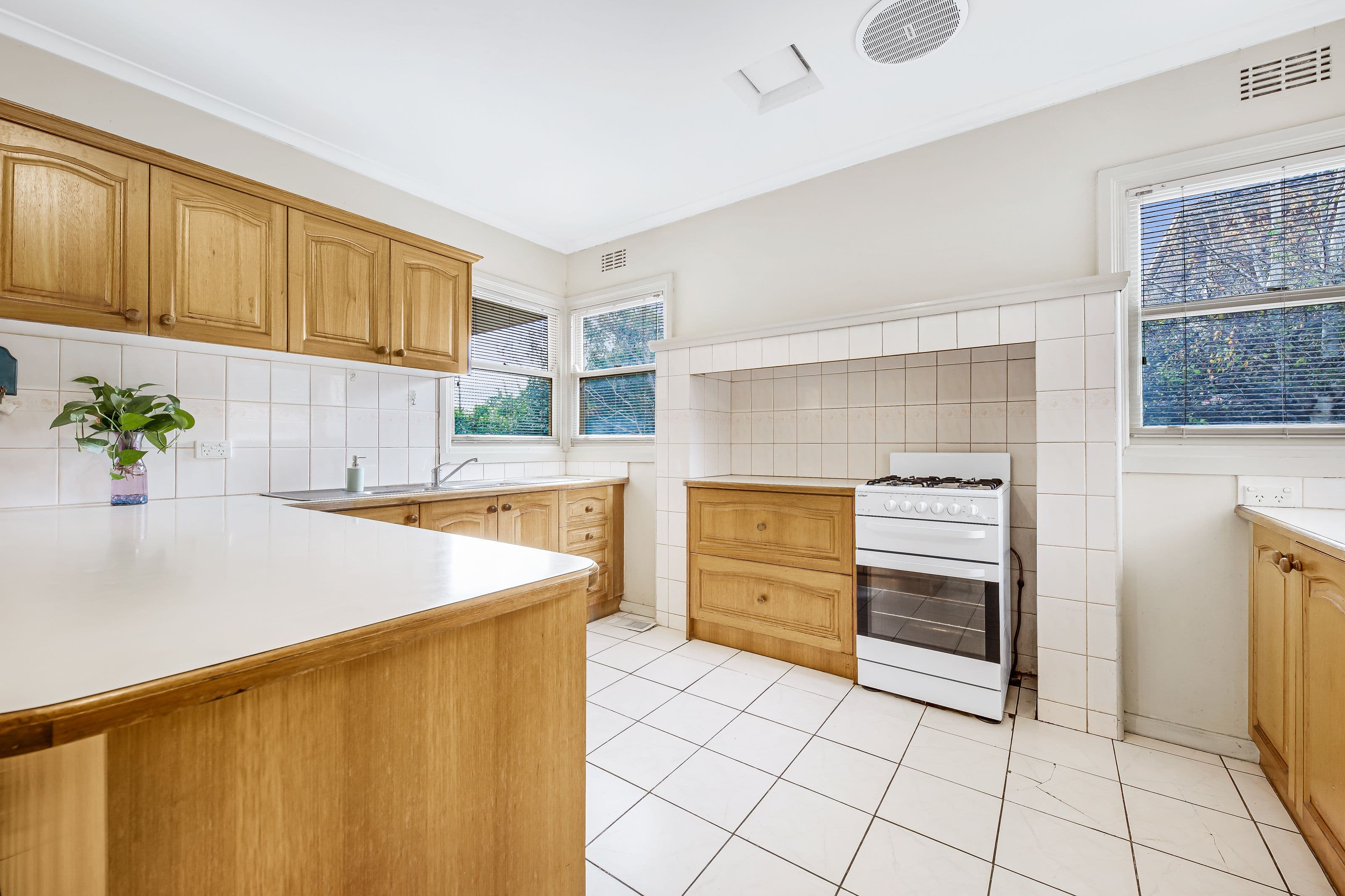 4 Glenmore Grove, Mount Waverley VIC 3149, Mount Waverley - Thumbnail 4