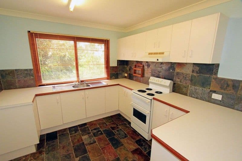 8 Shepherd Street, YEPPOON QLD 4703, Yeppoon - Thumbnail 2