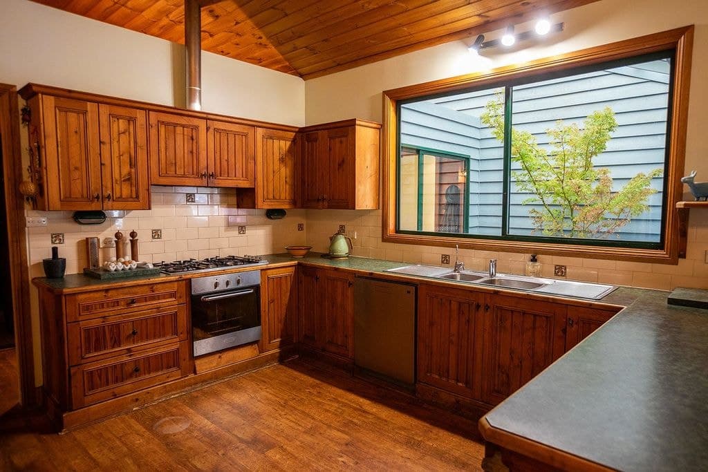 555 Penrose Road, Penrose - Thumbnail 6