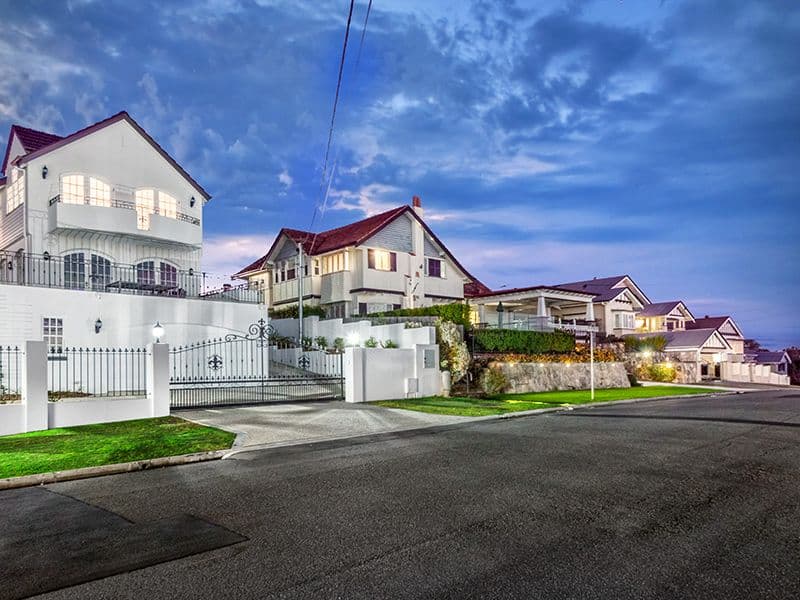 18 Welwyn Crescent, Coorparoo QLD 4151, Coorparoo - Thumbnail 2