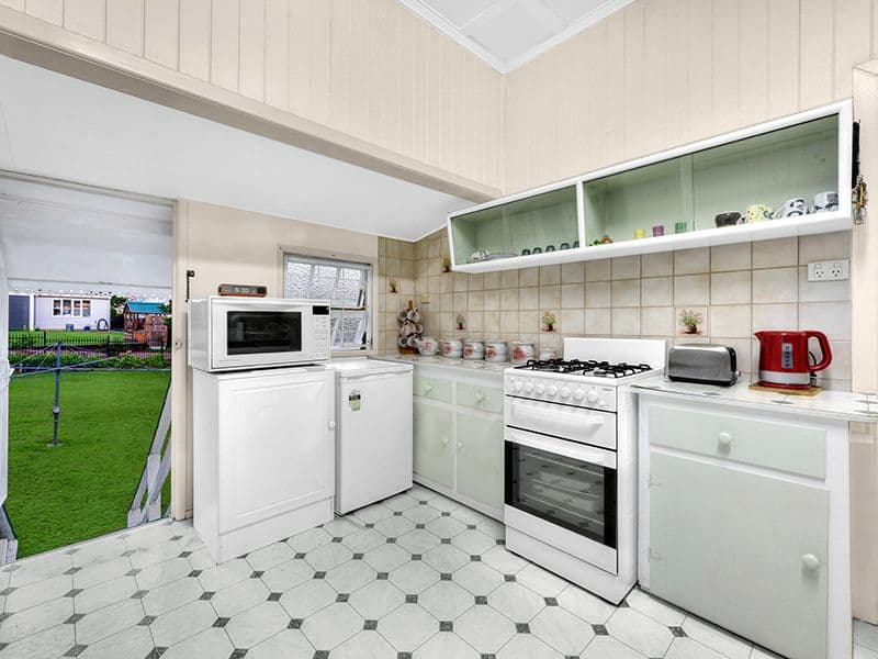18 Welwyn Crescent, Coorparoo QLD 4151, Coorparoo - Thumbnail 7