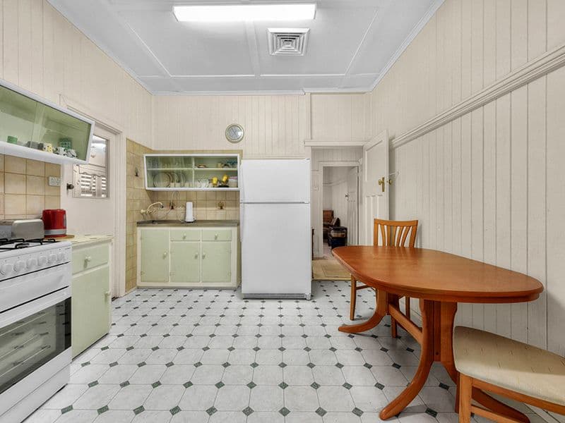 18 Welwyn Crescent, Coorparoo QLD 4151, Coorparoo - Thumbnail 8