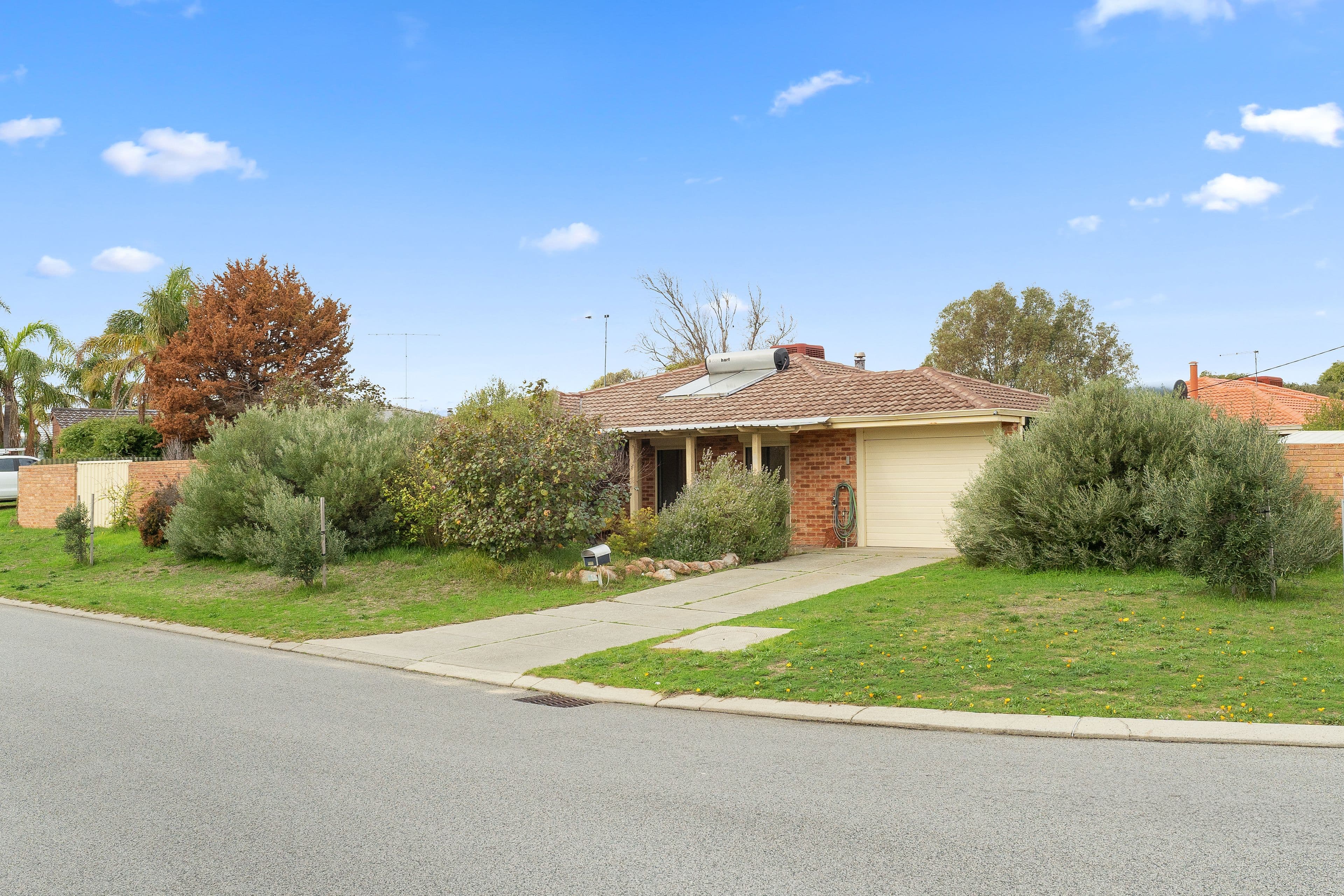 2 Raeside Crescent, Cooloongup WA 6168, Cooloongup - Image 1