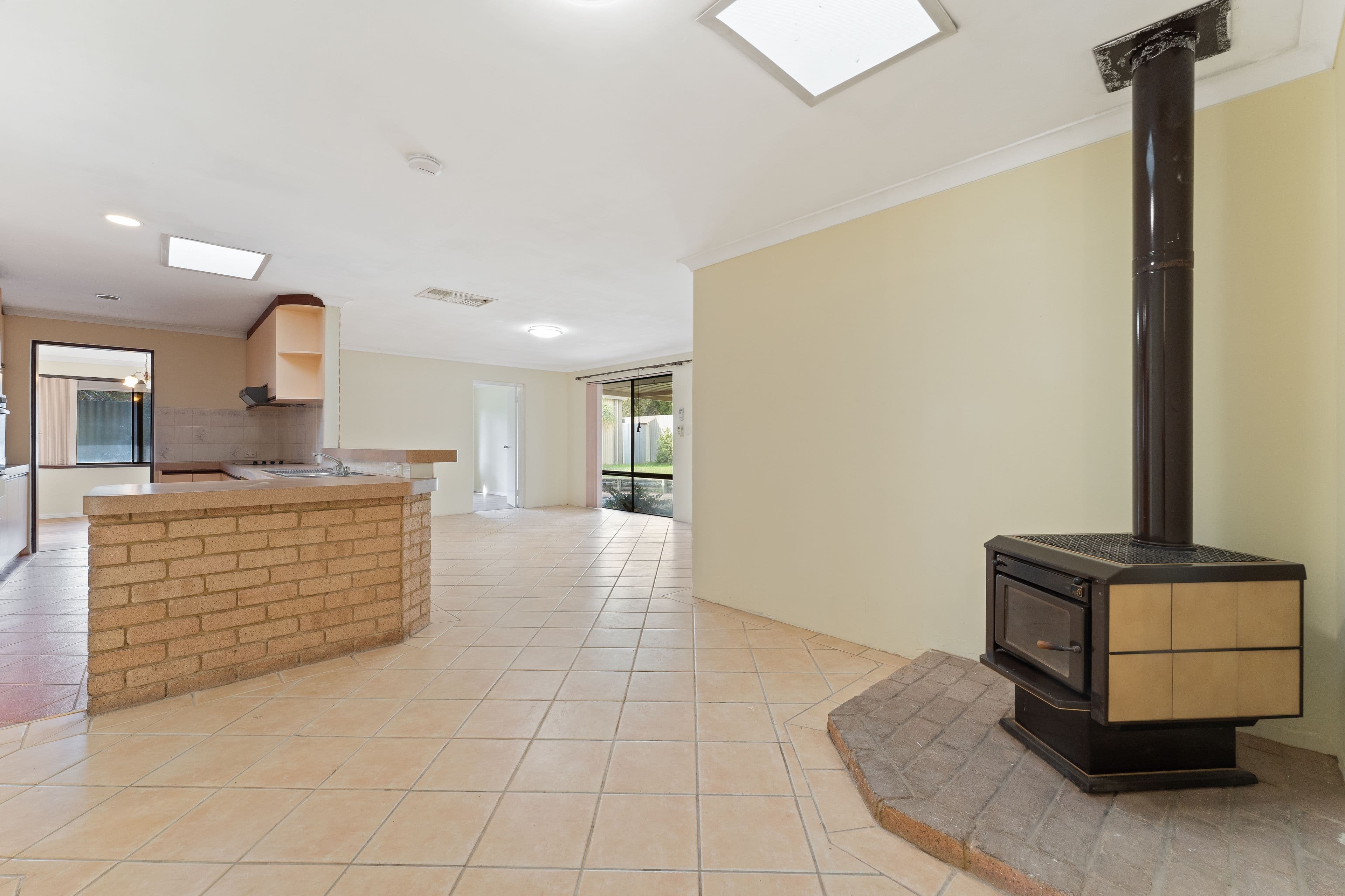 2 Raeside Crescent, Cooloongup WA 6168, Cooloongup - Thumbnail 4
