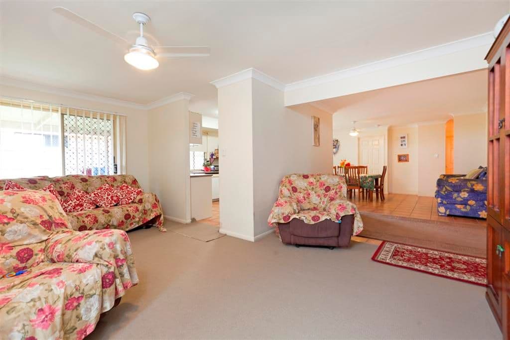8 Friend Street, WAKERLEY QLD 4154, Wakerley - Thumbnail 2