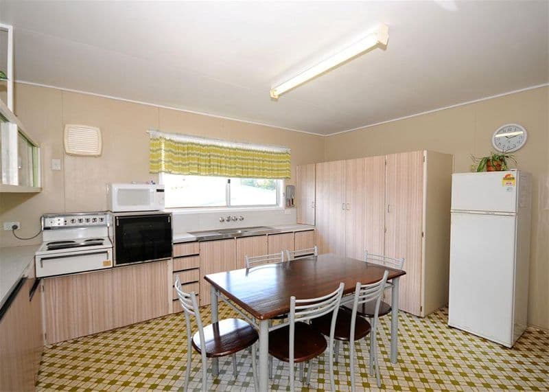 4 Churchill Street, URANGAN QLD 4655, Urangan - Thumbnail 5