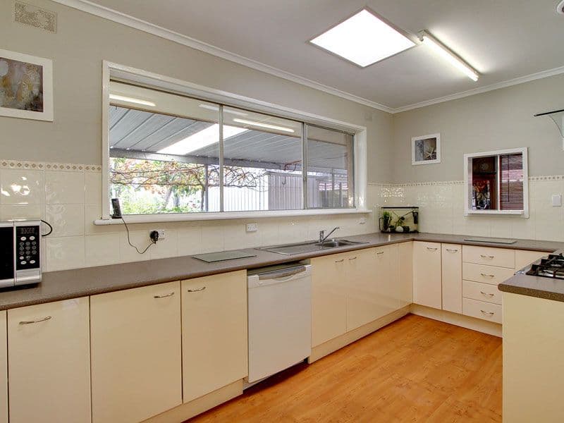 5 Koonya Avenue, SEAFORD SA 5169, Seaford - Thumbnail 2