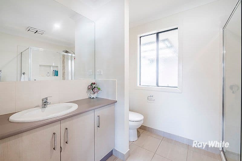 14 Blackledge Drive, Cranbourne East VIC 3977, Cranbourne East - Thumbnail 3