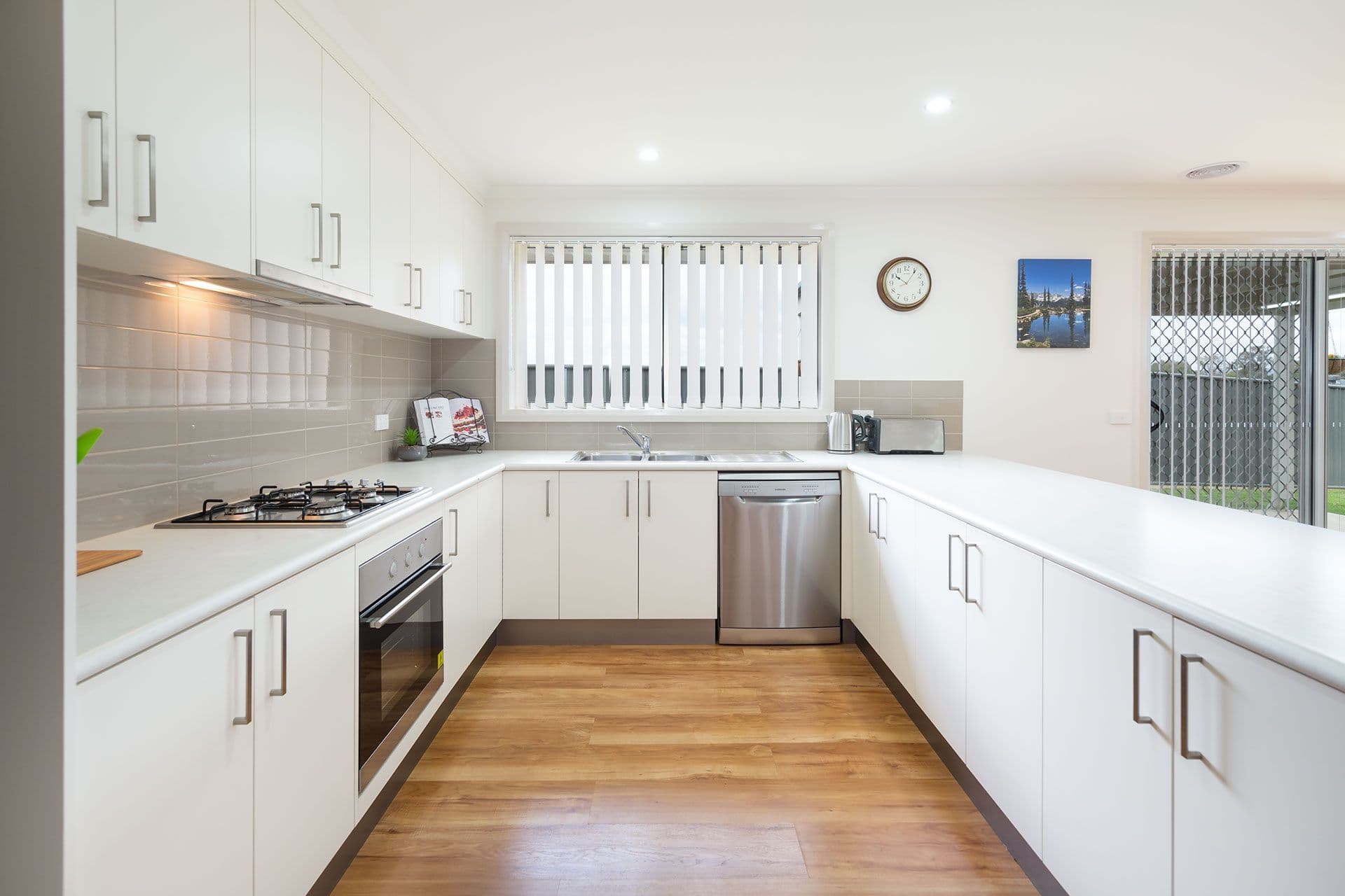 679 Kemp Street, Springdale Heights - Thumbnail 2
