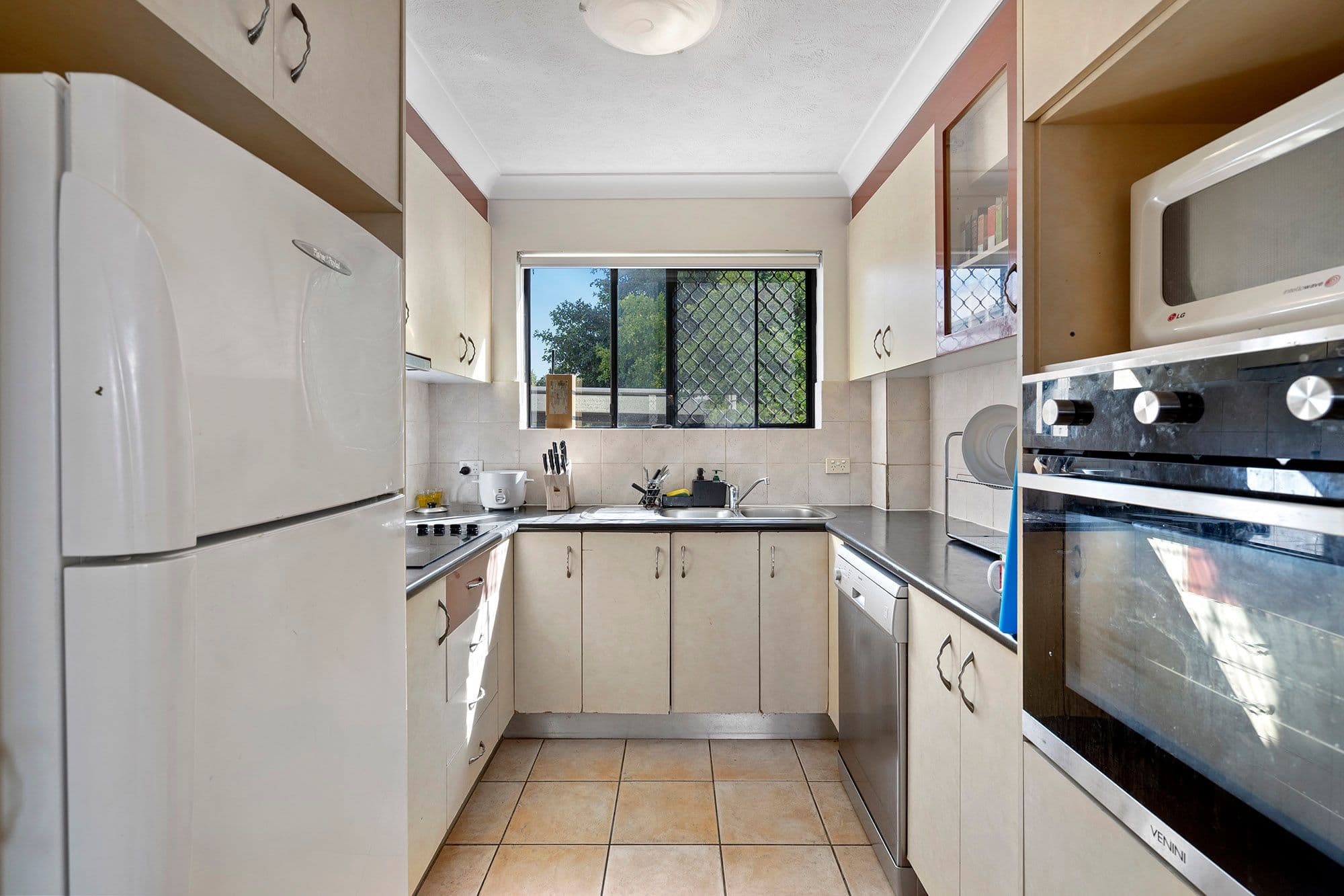 11 Howsan Street, Mount Gravatt East QLD 4122, Mount Gravatt East - Thumbnail 4