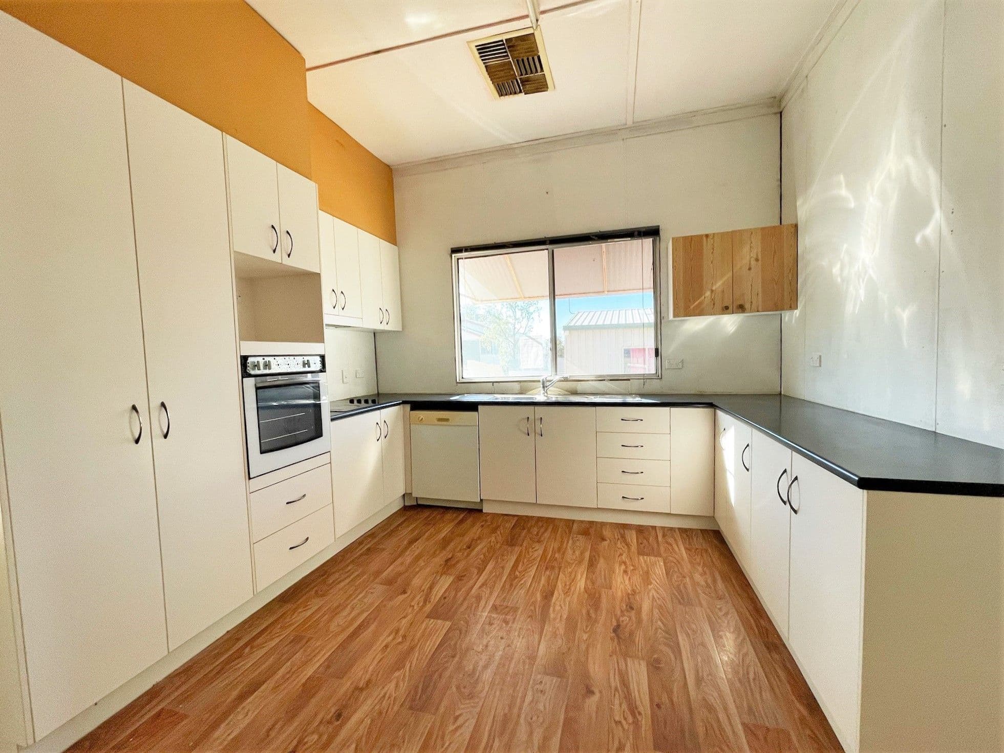 17-19 Mitchell Street, Ilfracombe QLD 4727, Ilfracombe - Thumbnail 3