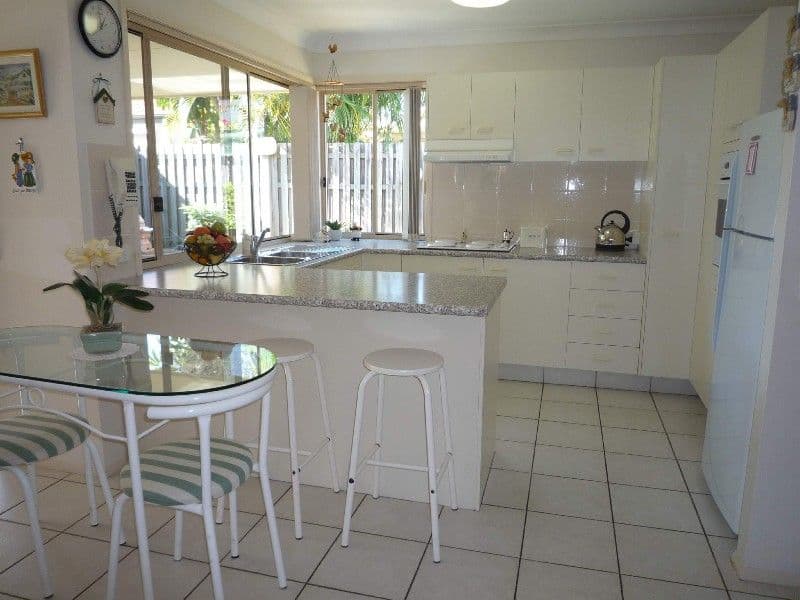 34 Marble Arch Place, ARUNDEL QLD 4214, Arundel - Thumbnail 2