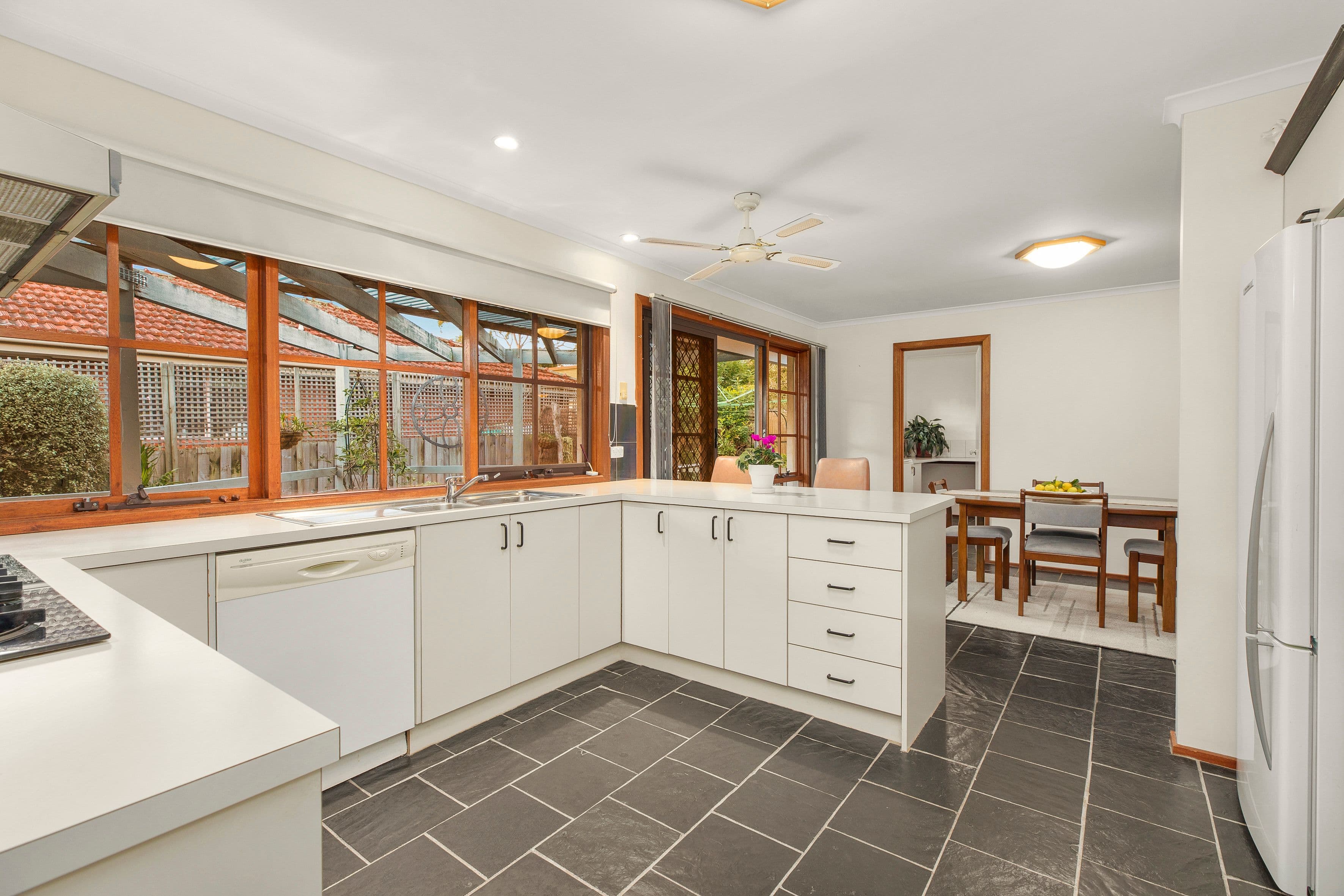 15 Kirstina Road, Glen Waverley VIC 3150, Glen Waverley - Thumbnail 2