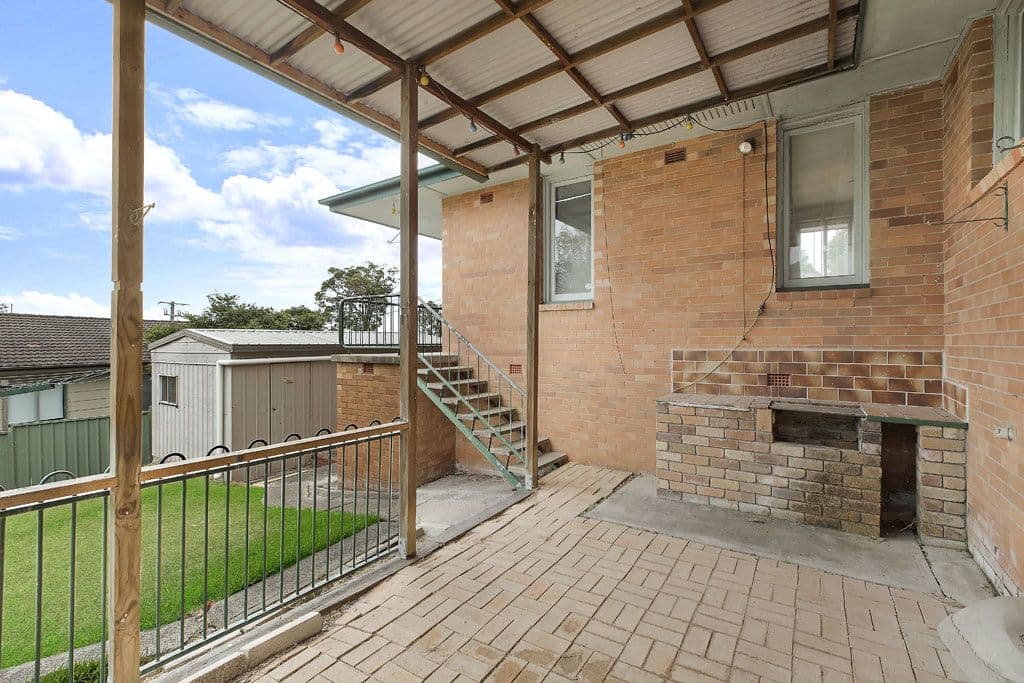 8 Tora Street, Toronto - Thumbnail 2