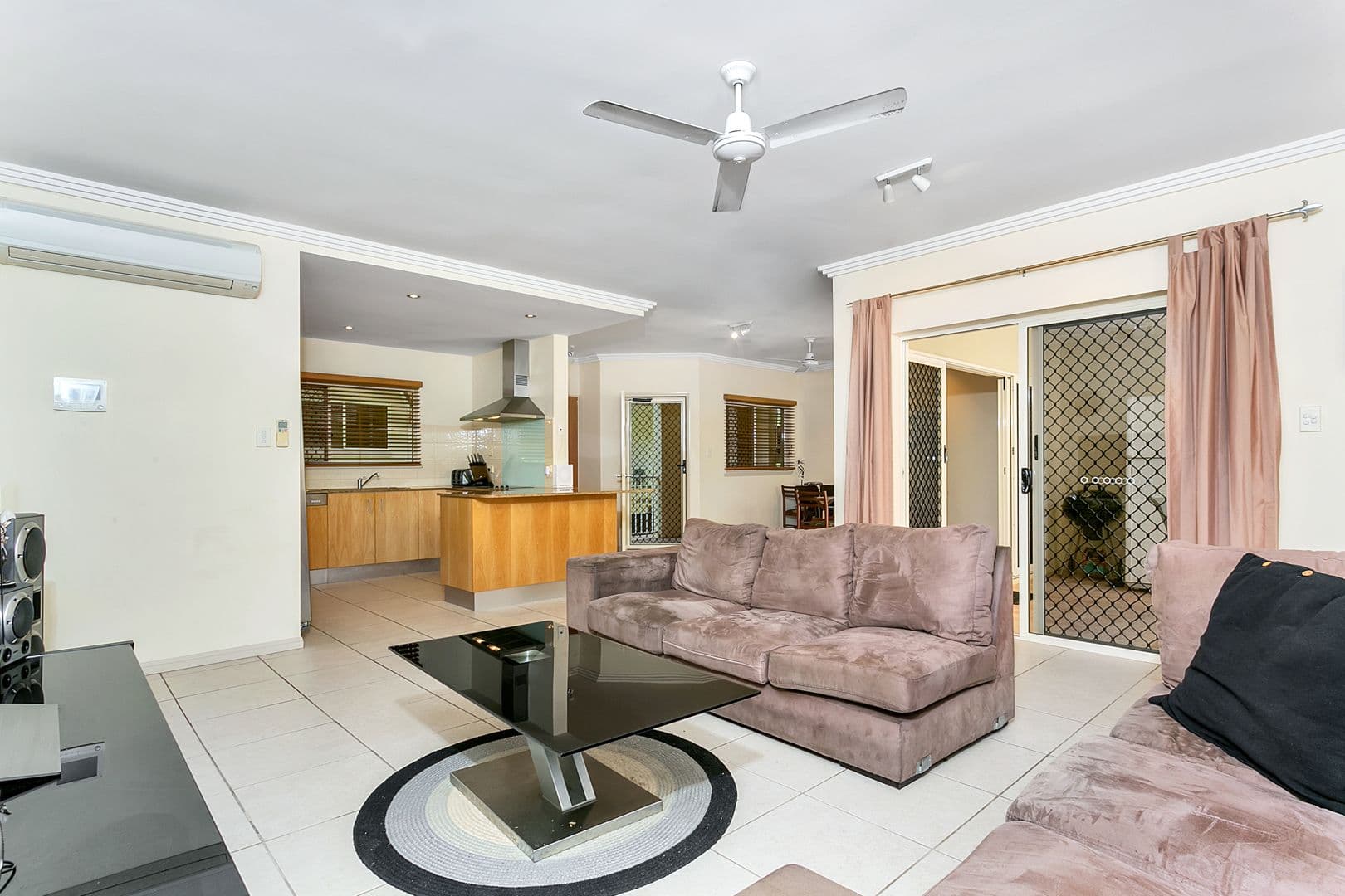 74-77 Arlington Esplanade, Clifton Beach QLD 4879, Clifton Beach - Thumbnail 2