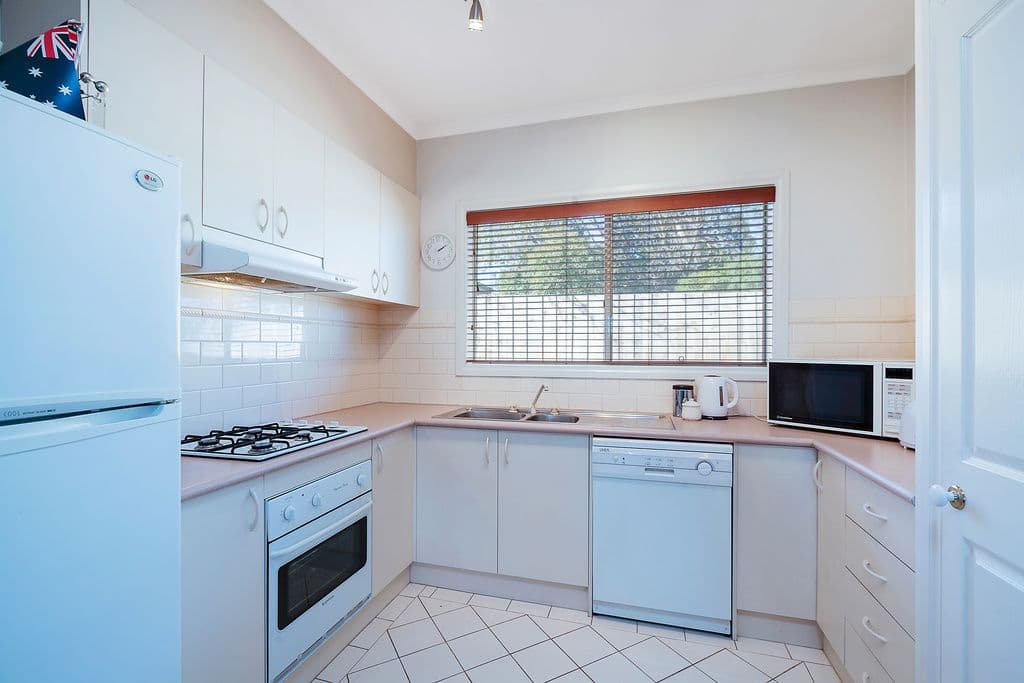 32 Kathleen Street, Rosanna VIC 3084, Rosanna - Thumbnail 2