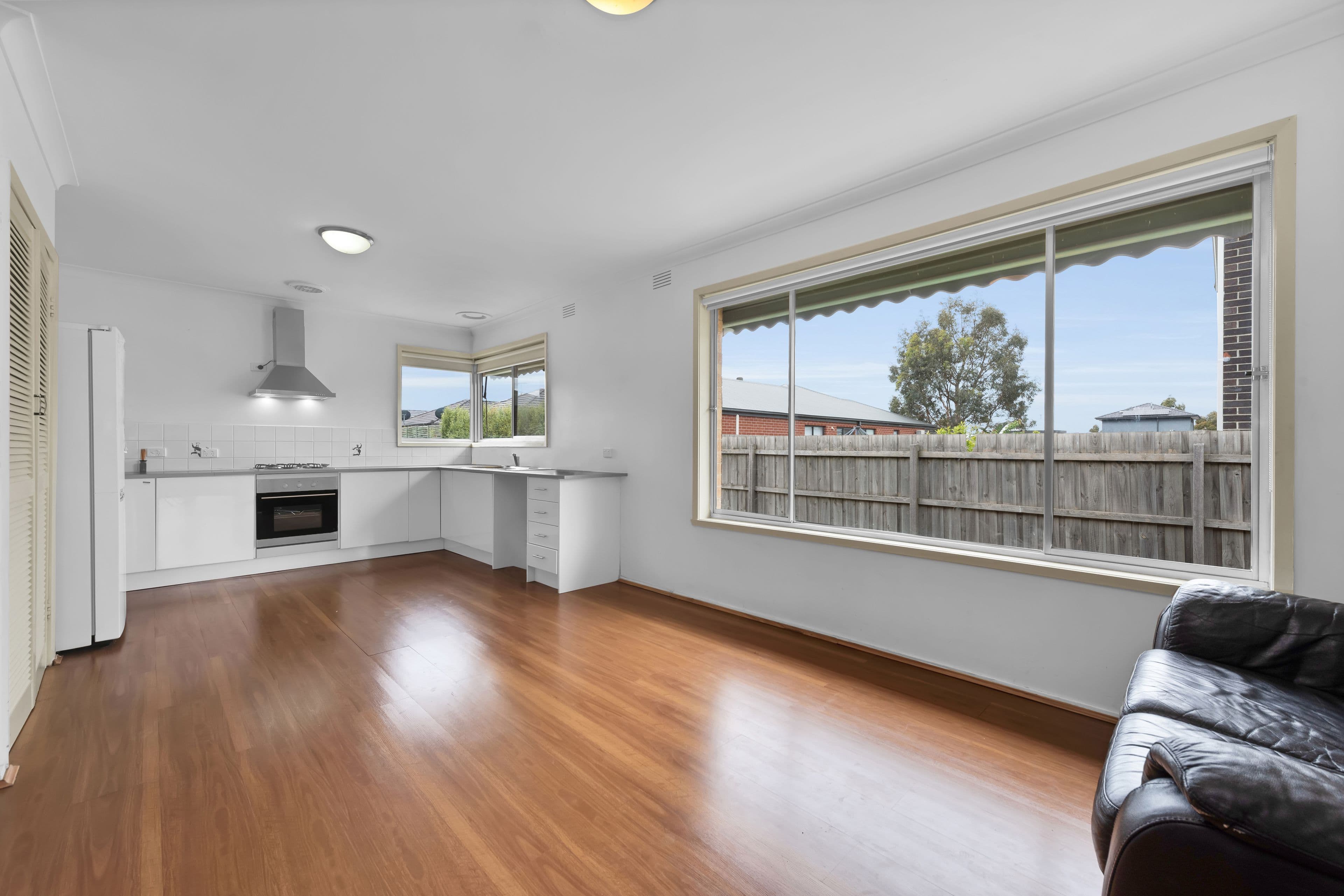 28 Henry Street, Pakenham VIC 3810, Pakenham - Thumbnail 3